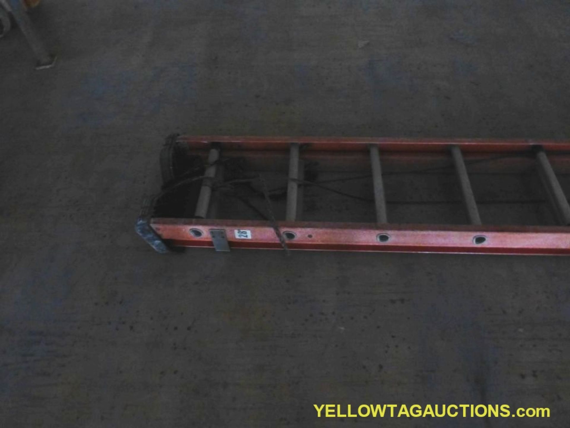 Louisville 30' Fiberglass Extension Ladder - Image 2 of 3