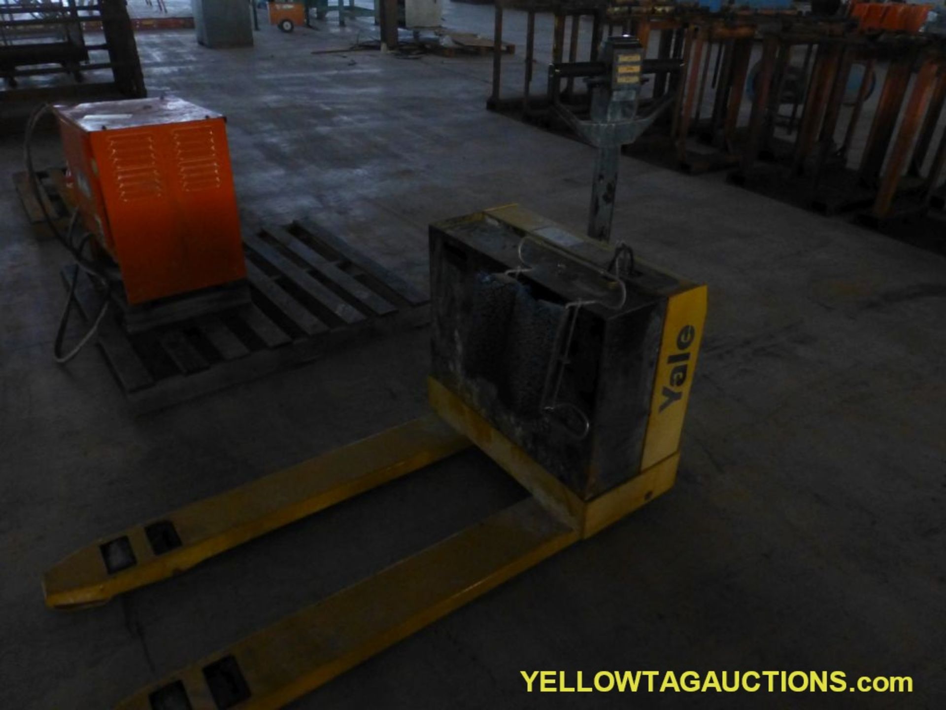 Yale Electric Pallet Jack - Model No. MPB040ACN24C2748; 4000 lb Capacity; 24V - Image 2 of 4