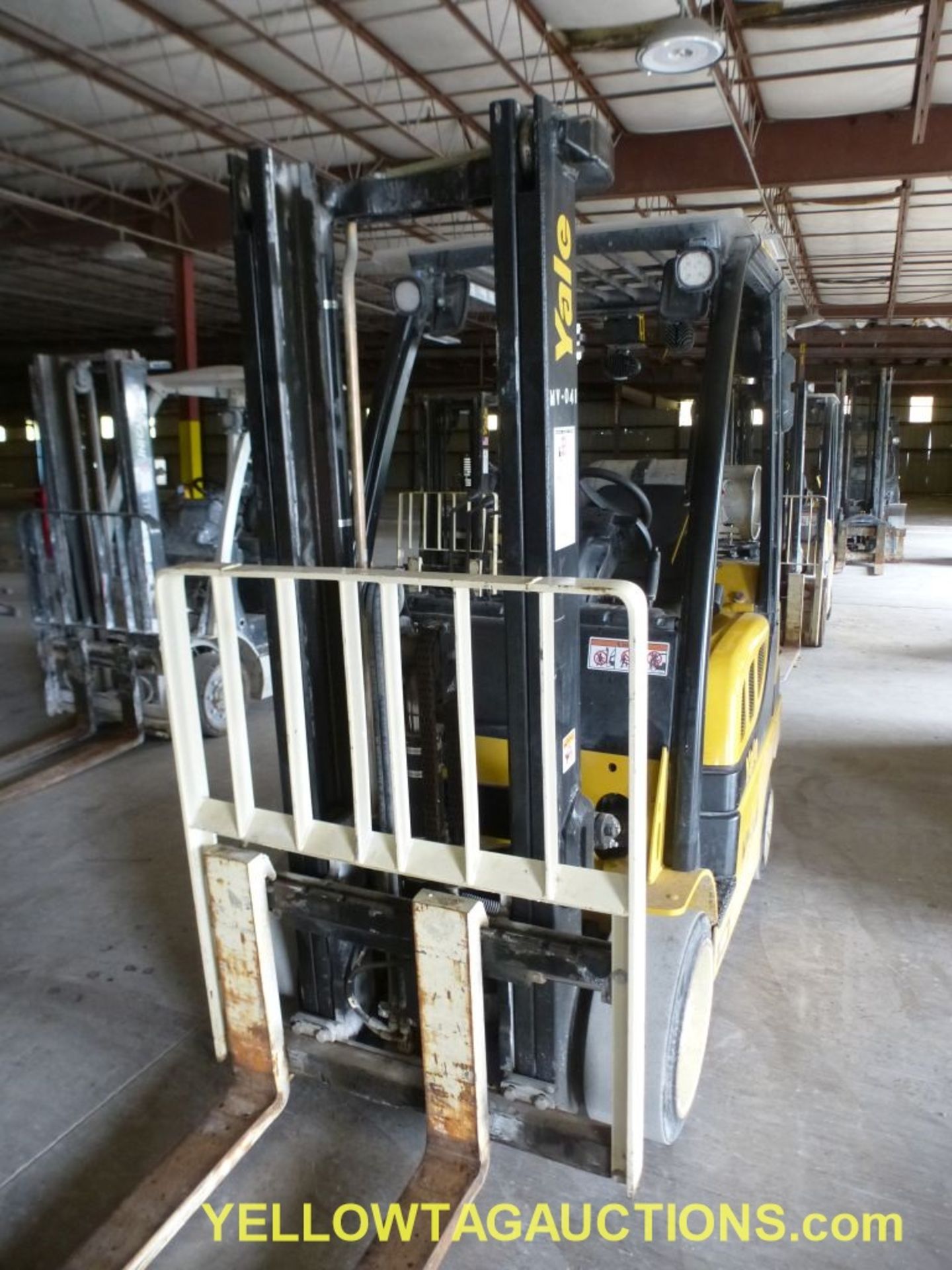 Yale Propane Forklift - Model No. GLC060VXNDAF085; Serial No. C910V06119R; 48" Forks; 1870 Hours; - Image 7 of 27