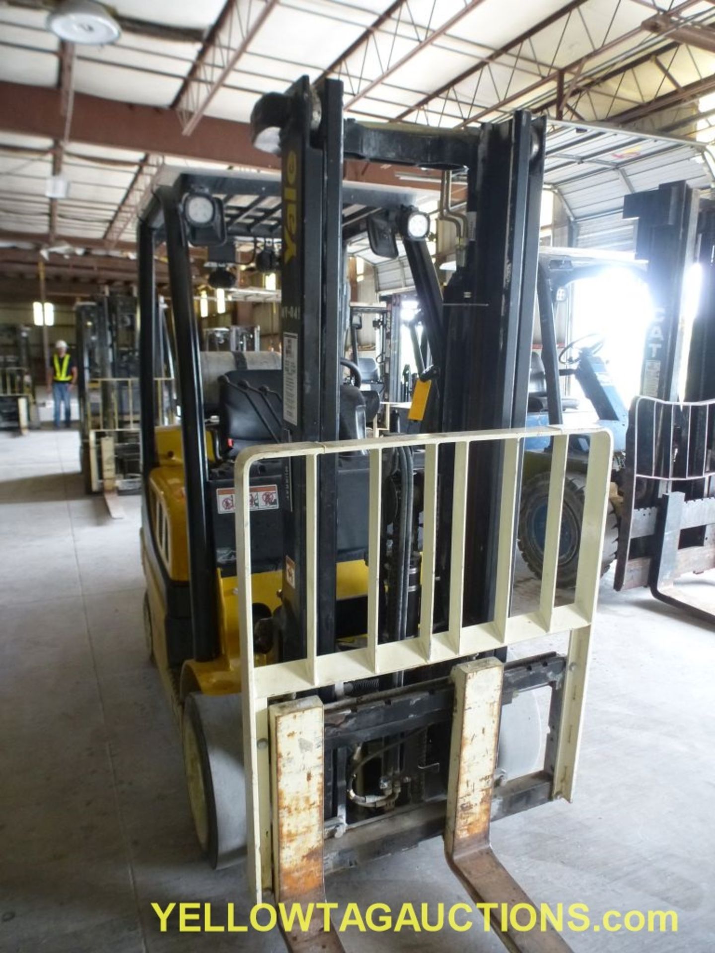 Yale Propane Forklift - Model No. GLC060VXNDAF085; Serial No. C910V06119R; 48" Forks; 1870 Hours; - Image 8 of 27