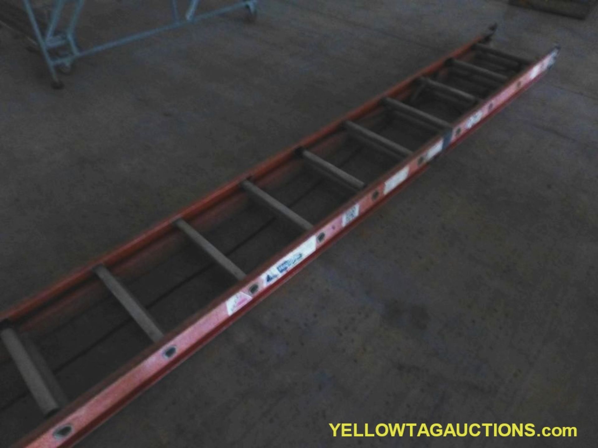 Louisville 30' Fiberglass Extension Ladder - Image 3 of 3