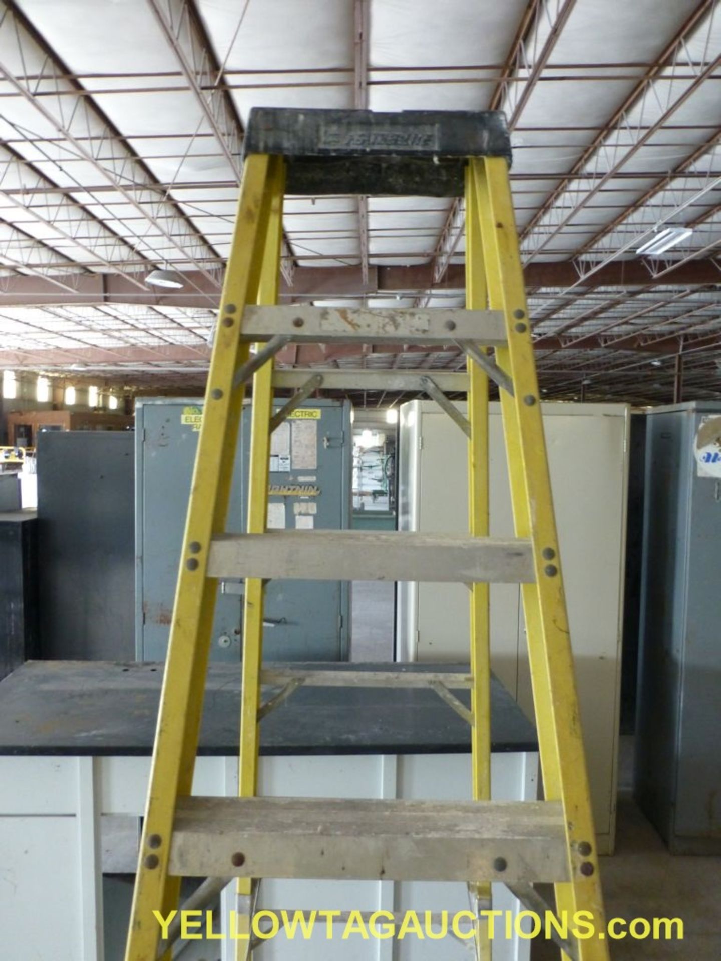 Featherlite 8' Fiberglass Ladder - Image 3 of 4