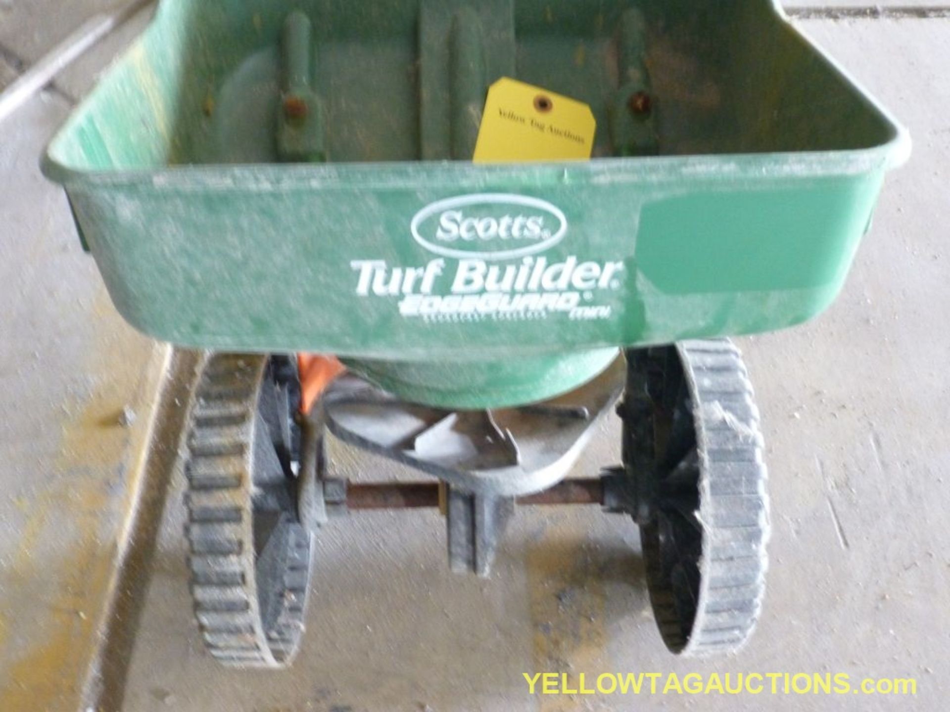 Scotts Turfbuilder Mini Edge Guard Spreader - Image 2 of 5