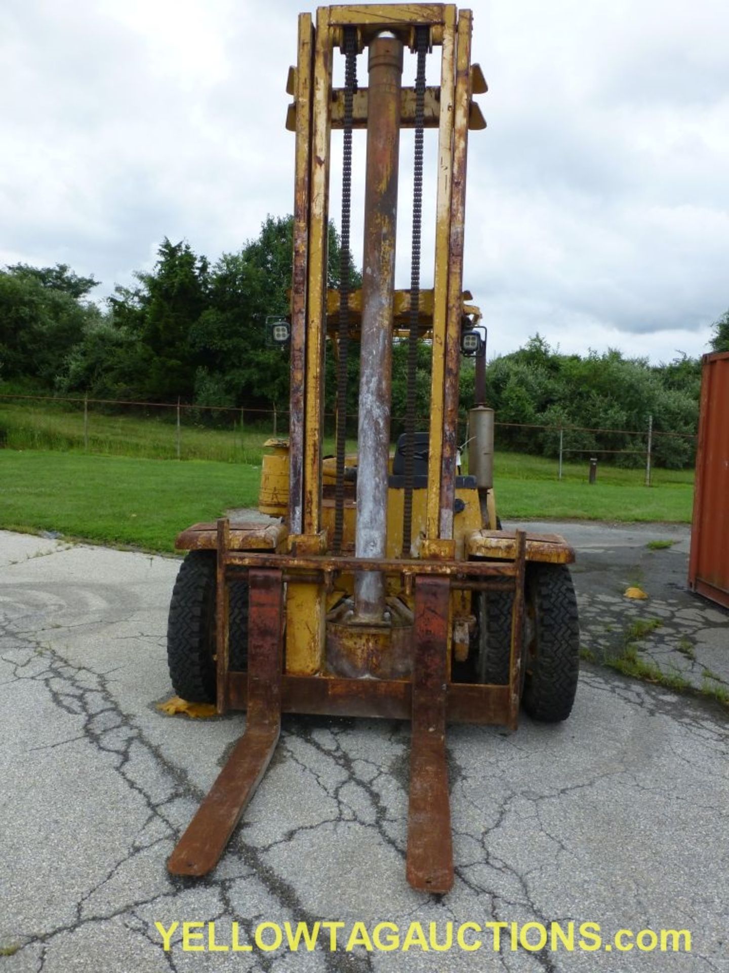 Hyster Diesel Forklift - 48" Fork Length; Mast Height: 156"; Max Capacity: 15,000 lbs - Image 2 of 22