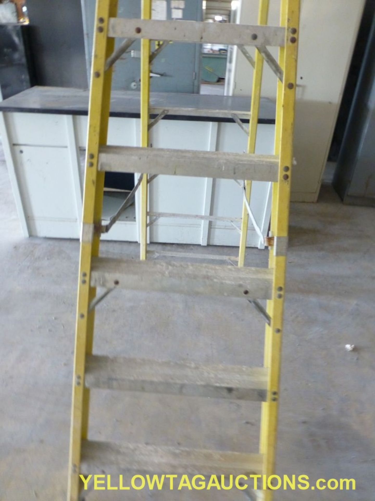 Featherlite 8' Fiberglass Ladder - Image 4 of 4