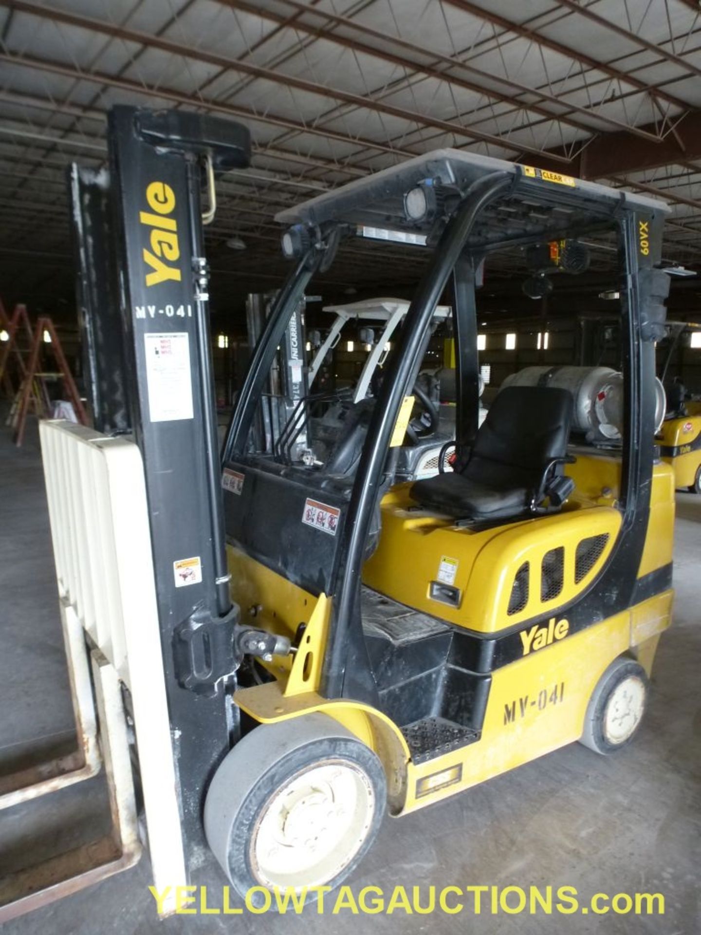 Yale Propane Forklift - Model No. GLC060VXNDAF085; Serial No. C910V06119R; 48" Forks; 1870 Hours; - Image 4 of 27