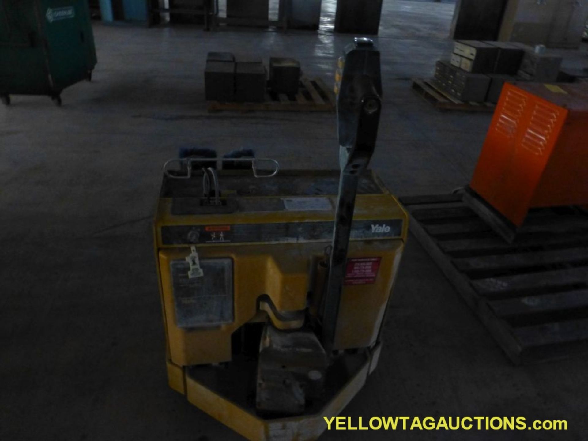 Yale Electric Pallet Jack - Model No. MPB040ACN24C2748; 4000 lb Capacity; 24V - Image 3 of 4