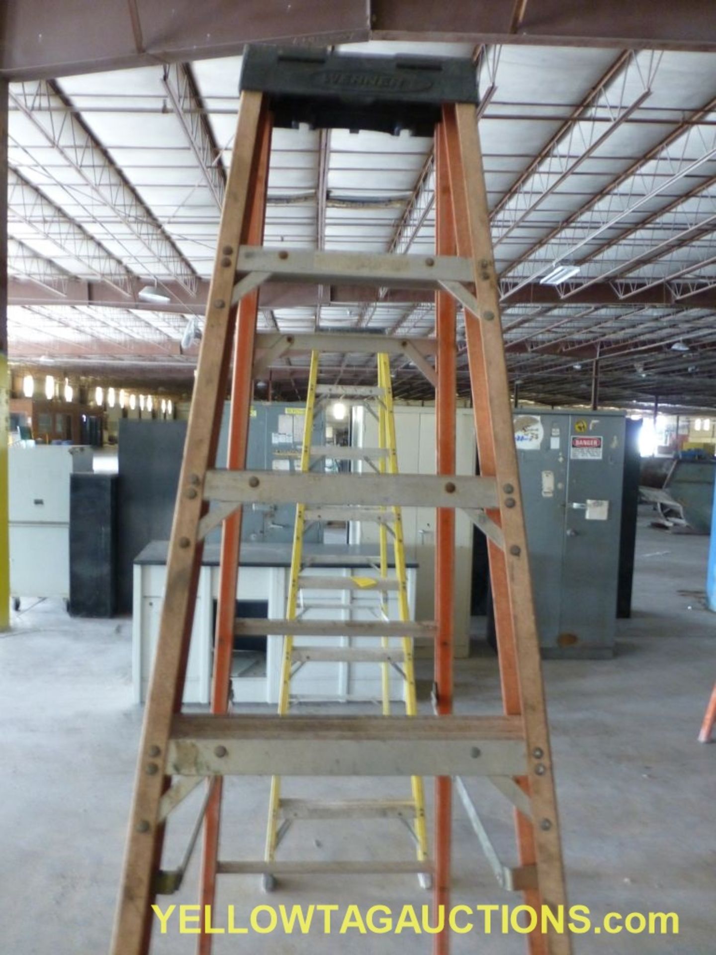Werner 8' Fiberglass Ladder - Image 2 of 3