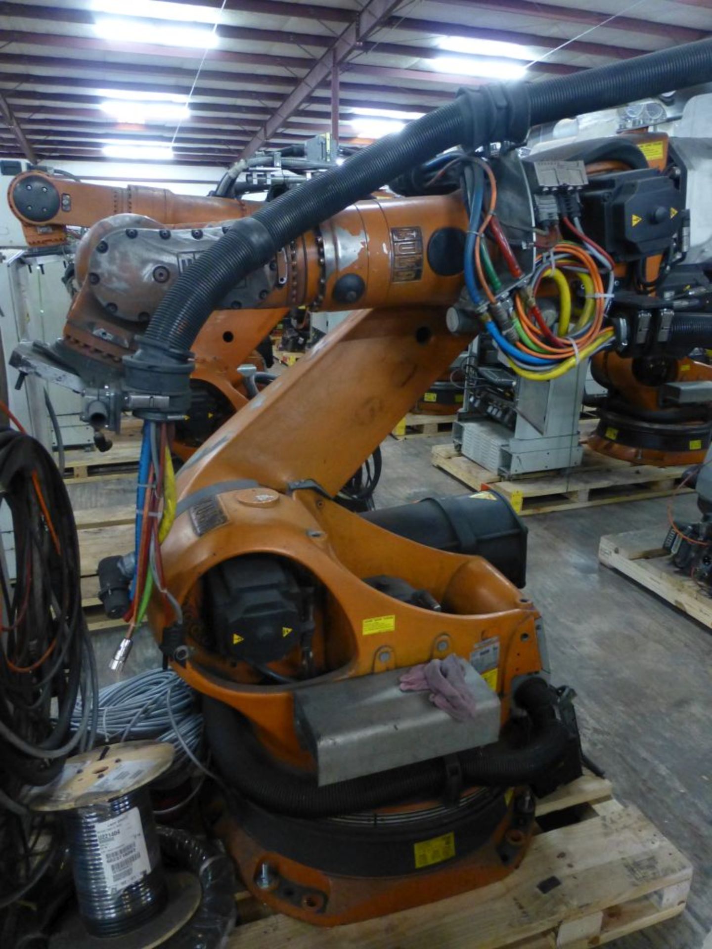 Kuka Robotic Arm w/KRC 2 Controller|Type: KR150-2-2000; Serial No. 902147; MFG: 2005-06; 1267KG - Image 3 of 28