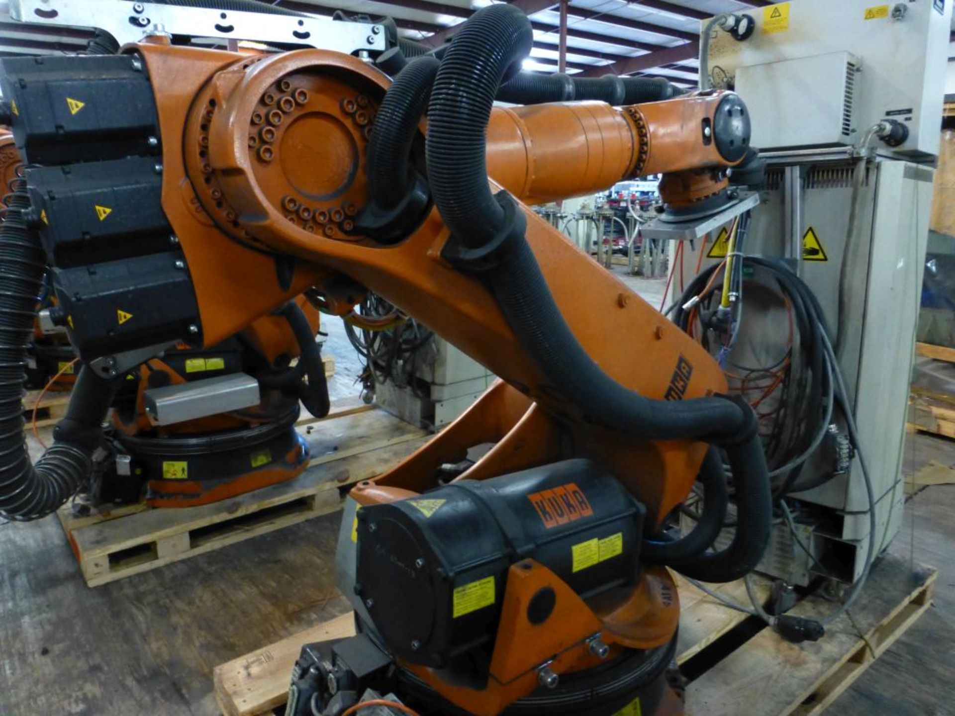 Kuka Robotic Arm w/KRC 2 Controller|Type: KR180 L150-2-2000; Serial No. 902171; MFG: 2005-06; - Image 2 of 30