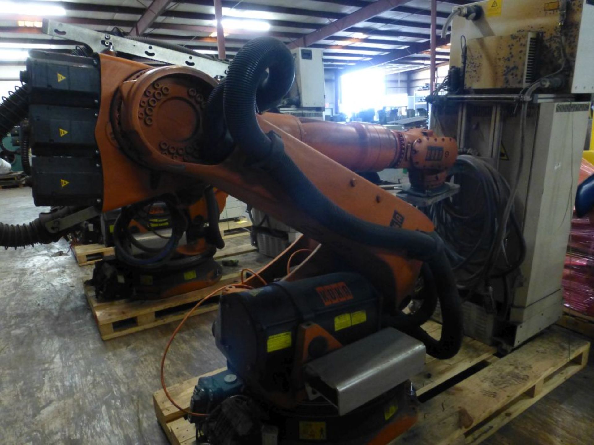 Kuka Robotic Arm w/KRC 2 Controller|Type: KR210 L150-2-2000; Serial No. 902111; MFG: 2005-06; - Image 2 of 29