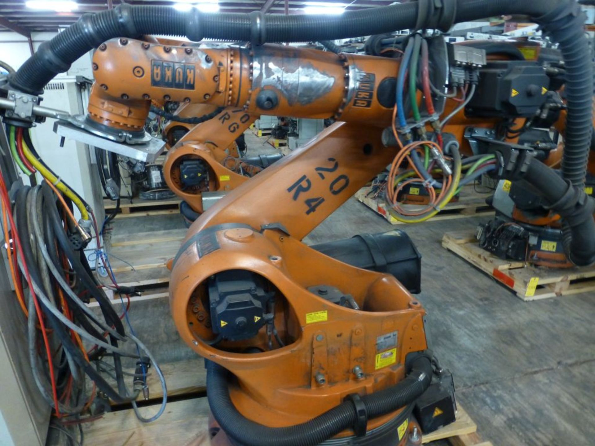 Kuka Robotic Arm w/KRC 2 Controller|Type: KR180 L150-2-2000; Serial No. 902171; MFG: 2005-06; - Image 3 of 30