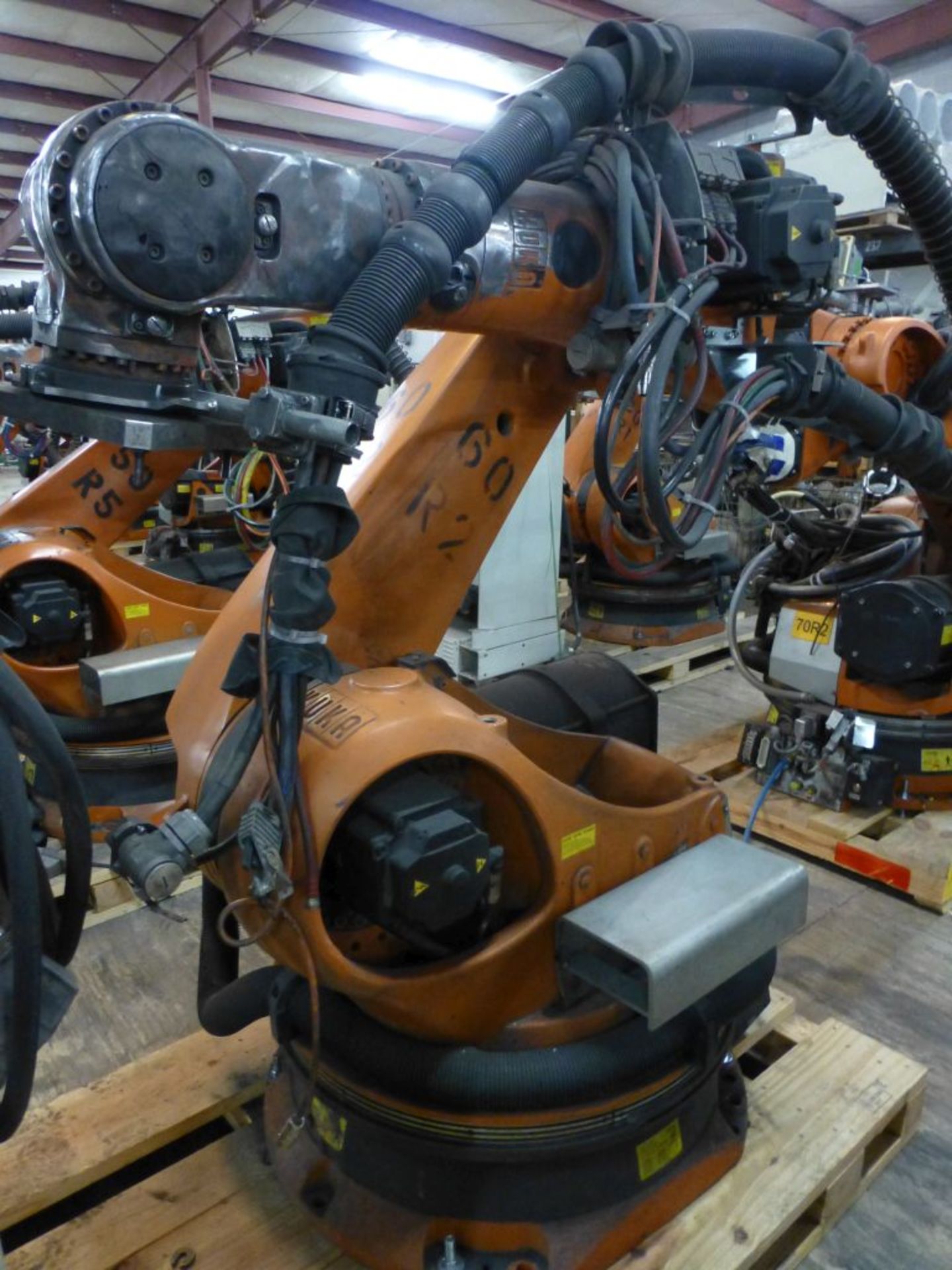 Kuka Robotic Arm w/KRC 2 Controller|Type: KR150-2-2000; Serial No. 902541; MFG: 2005-08; 1267KG - Image 3 of 27