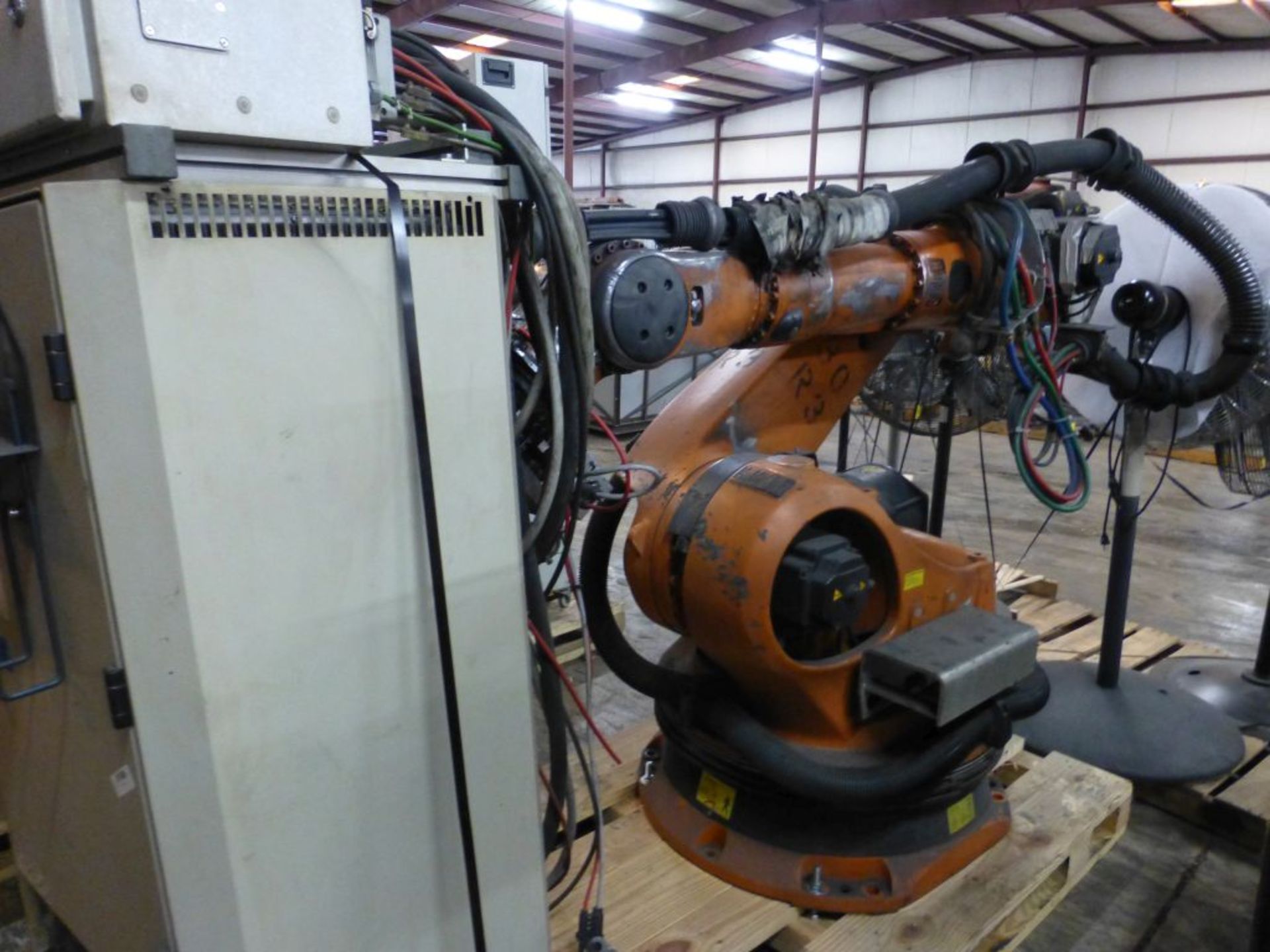 Kuka Robotic Arm w/KRC 2 Controller|Type: KR210 L150-2-2000; Serial No. 902184; MFG: 2005-06; - Image 2 of 29