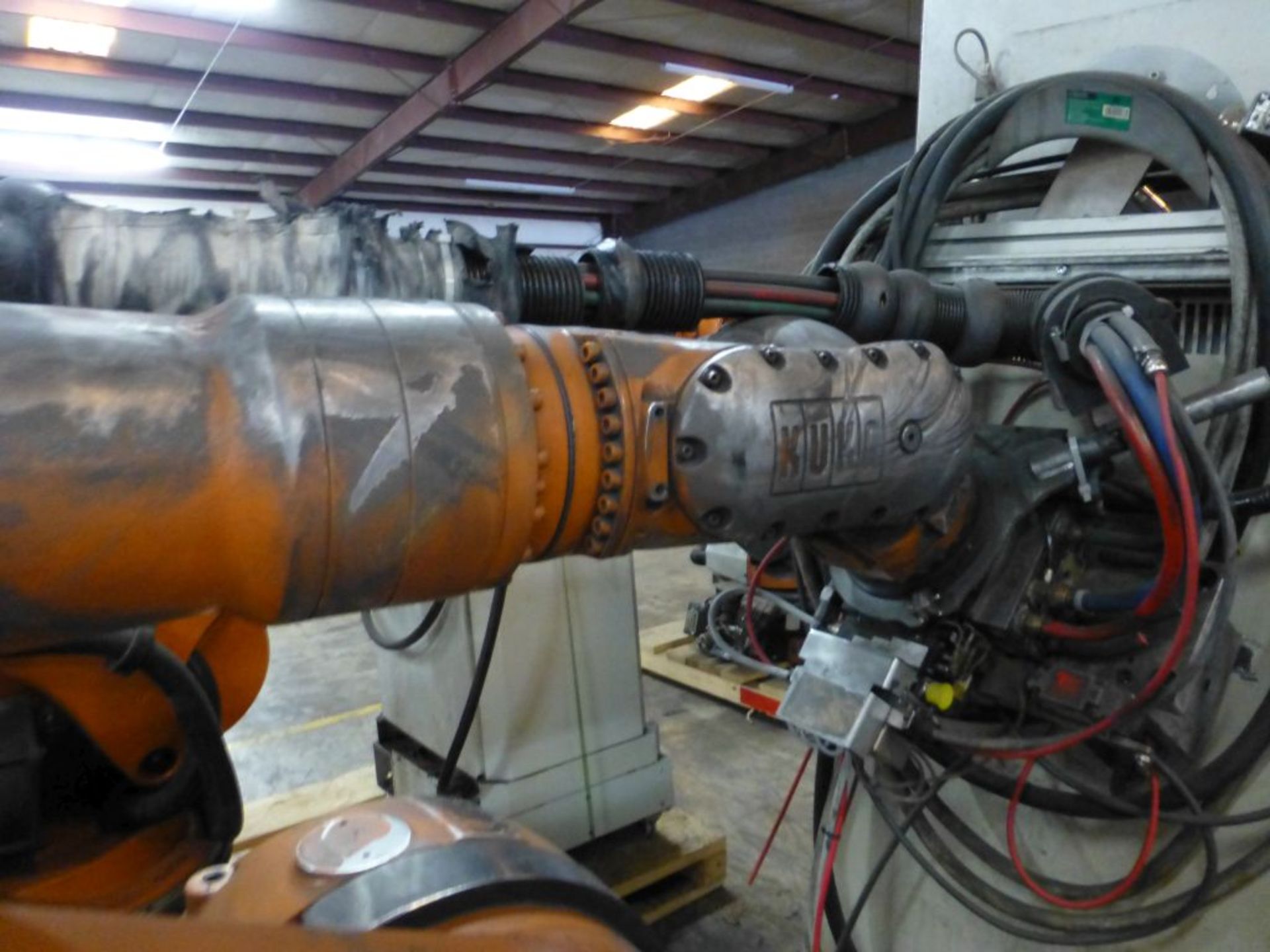 Kuka Robotic Arm w/KRC 2 Controller|Type: KR210 L150-2-2000; Serial No. 902184; MFG: 2005-06; - Image 13 of 29