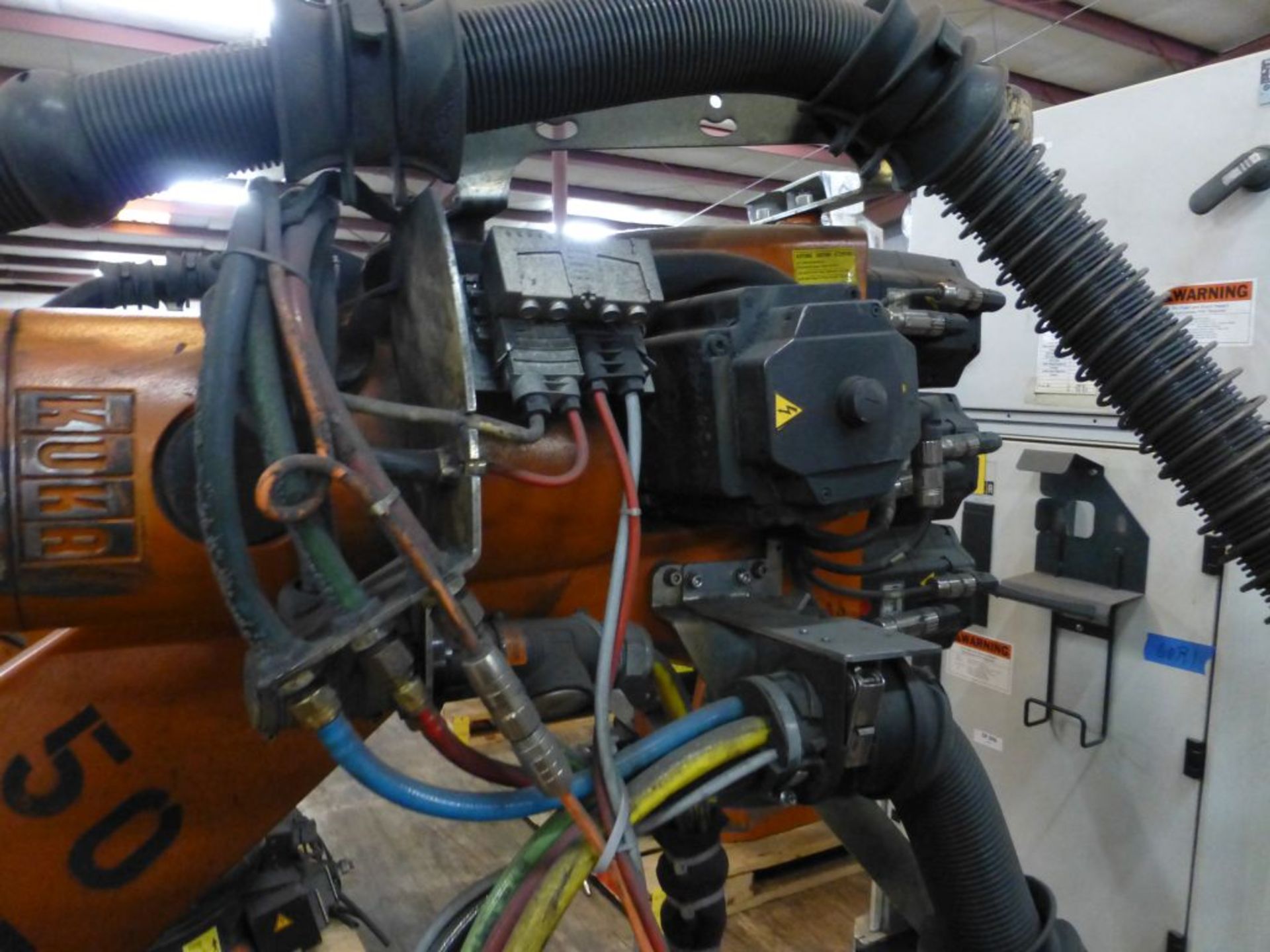 Kuka Robotic Arm w/KRC 2 Controller|Type: KR150-2-2000; Serial No. 902556; MFG: 2005-08; 1267KG - Image 7 of 28