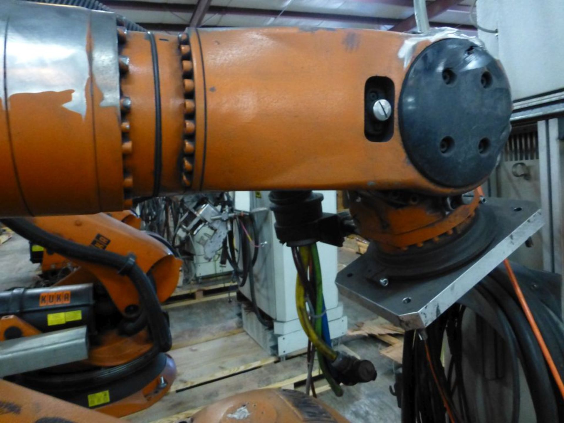 Kuka Robotic Arm w/KRC 2 Controller|Type: KR150-2-2000; Serial No. 902147; MFG: 2005-06; 1267KG - Image 11 of 28