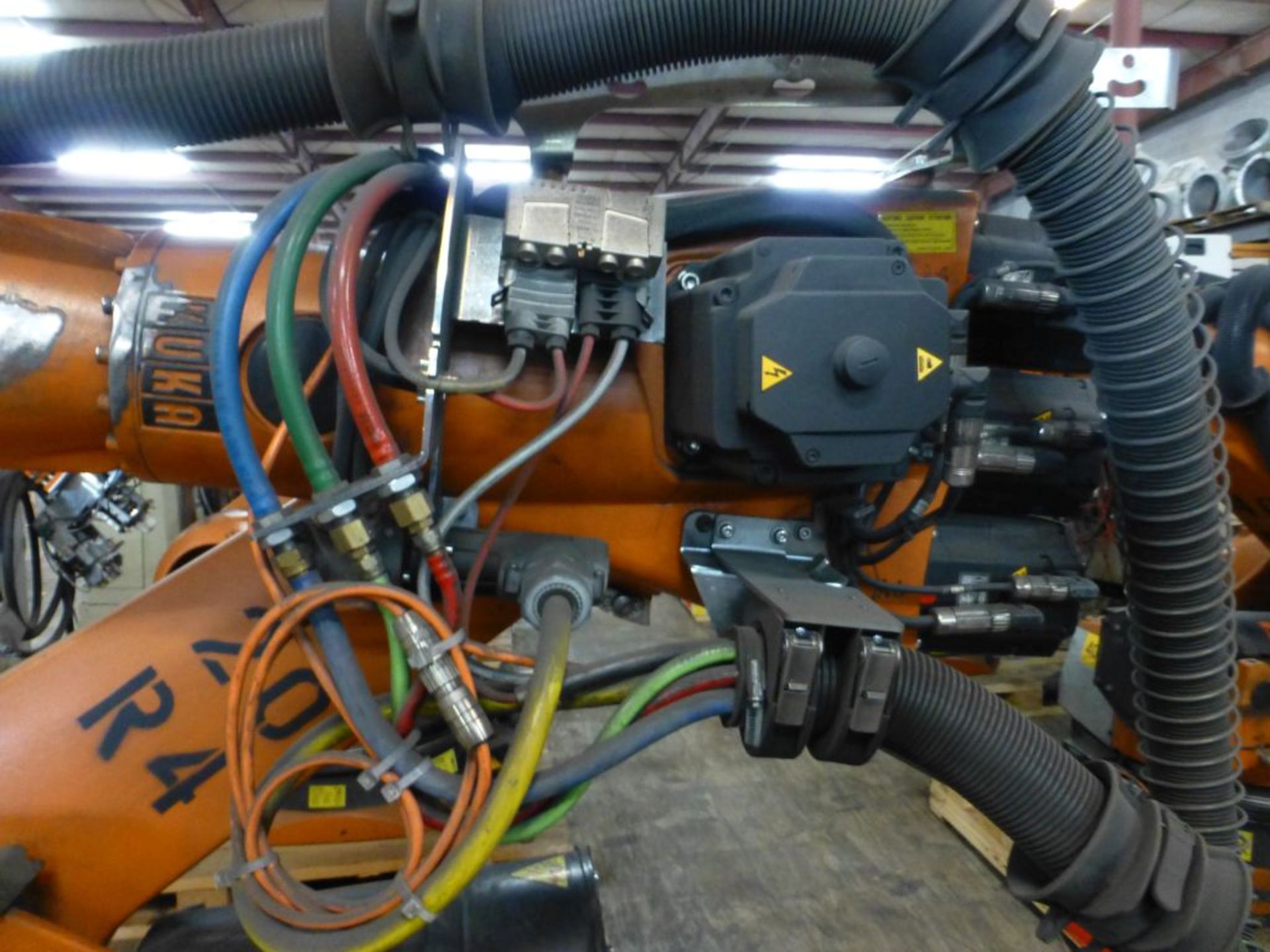 Kuka Robotic Arm w/KRC 2 Controller|Type: KR180 L150-2-2000; Serial No. 902171; MFG: 2005-06; - Image 9 of 30