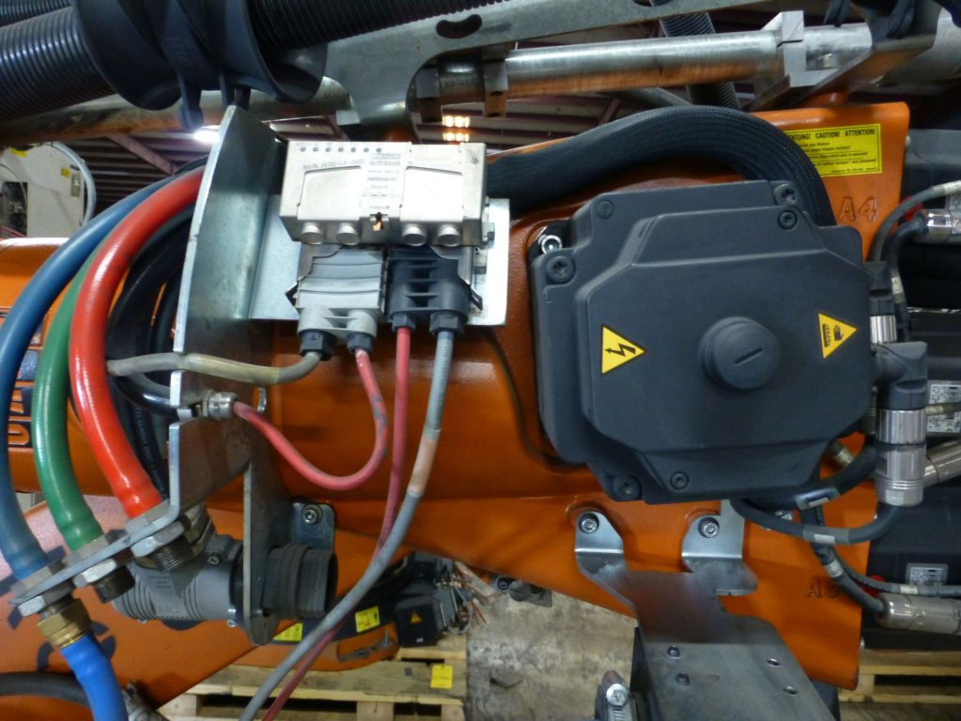Kuka Robotic Arm w/KRC 2 Controller|Type: KR 150-410-2-2000; Serial No. 902633; MFG: 2005-08; - Image 7 of 27