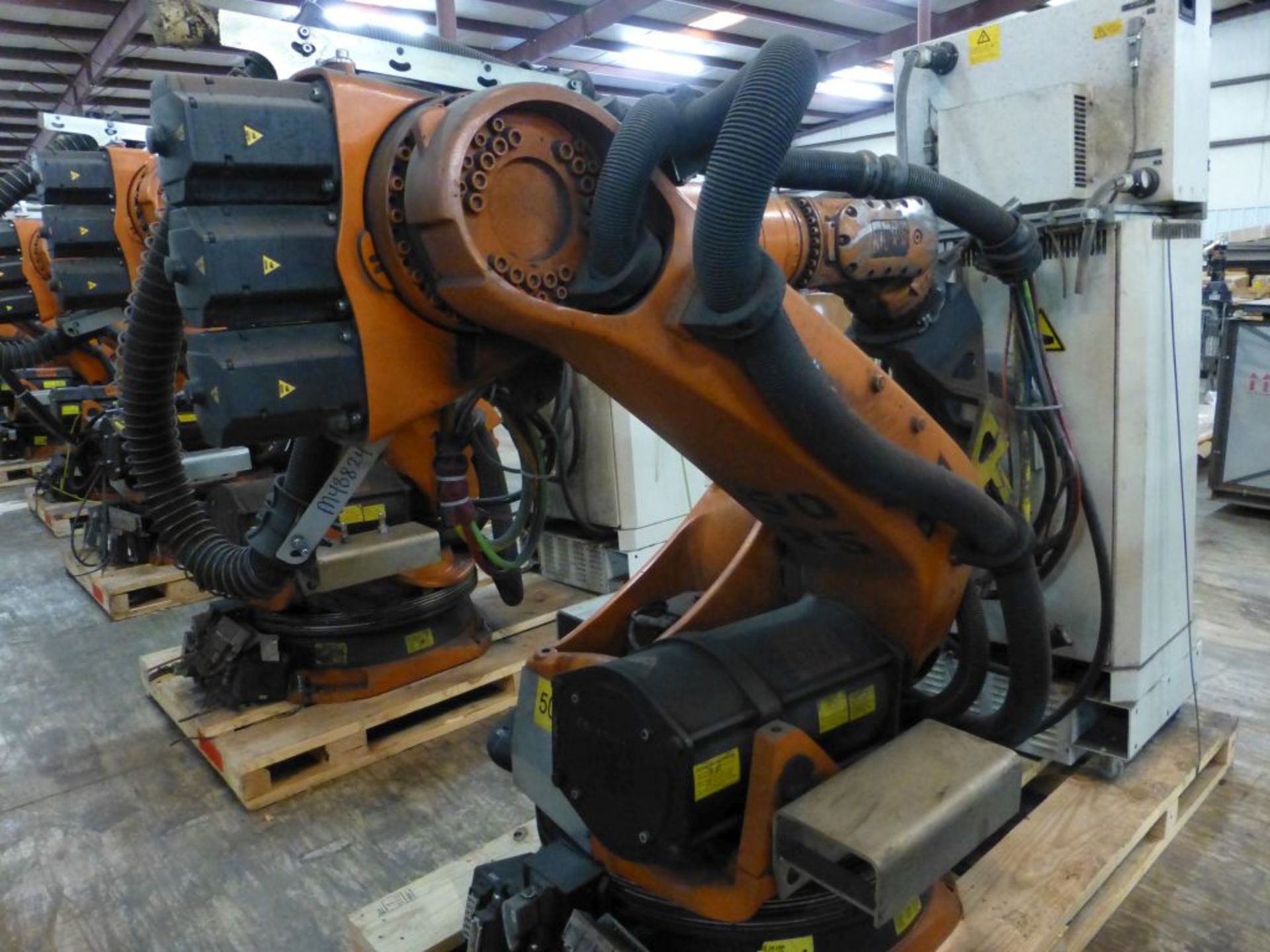 Kuka Robotic Arm w/KRC 2 Controller|Type: KR150-2-2000; Serial No. 902556; MFG: 2005-08; 1267KG - Image 2 of 28