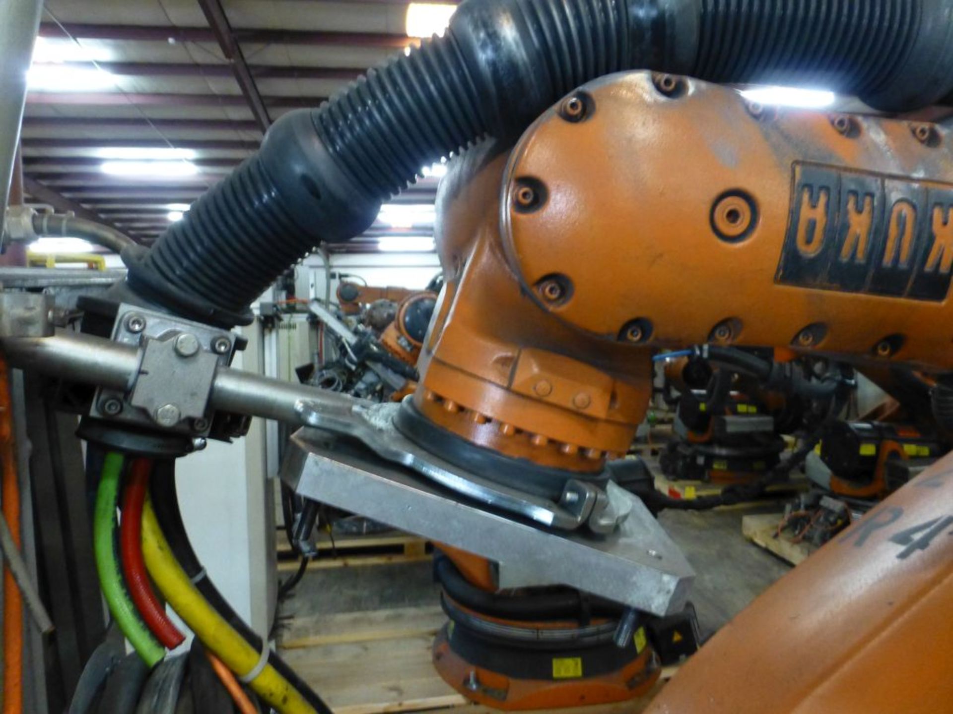 Kuka Robotic Arm w/KRC 2 Controller|Type: KR180 L150-2-2000; Serial No. 902171; MFG: 2005-06; - Image 4 of 30