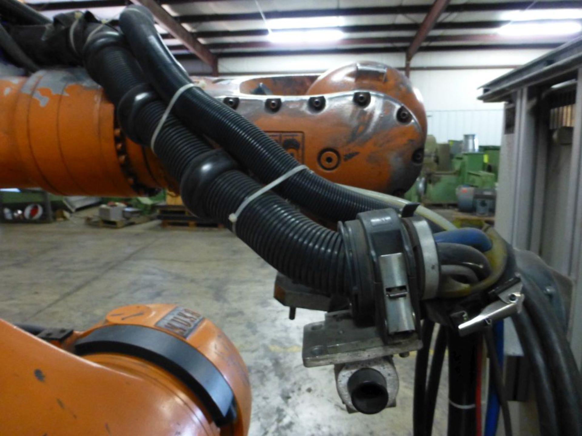 Kuka Robotic Arm w/KRC 2 Controller|Type: KR 150-410-2-2000; Serial No. 902633; MFG: 2005-08; - Image 12 of 27