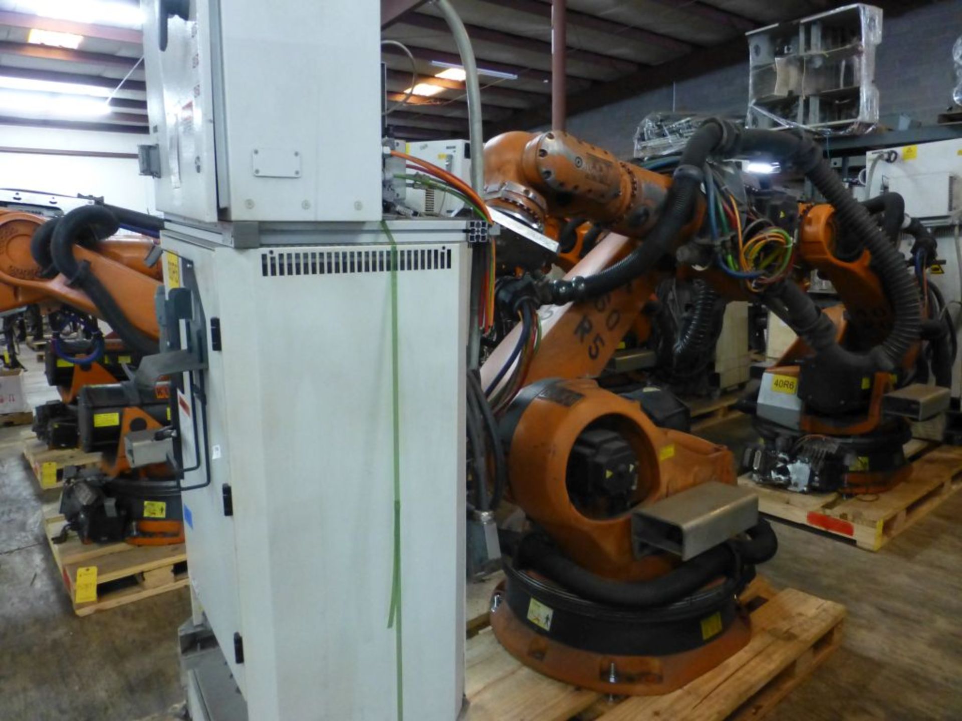 Kuka Robotic Arm w/KRC 2 Controller|Type: KR150-2-2000; Serial No. 902667; MFG: 2005-09; 1267KG