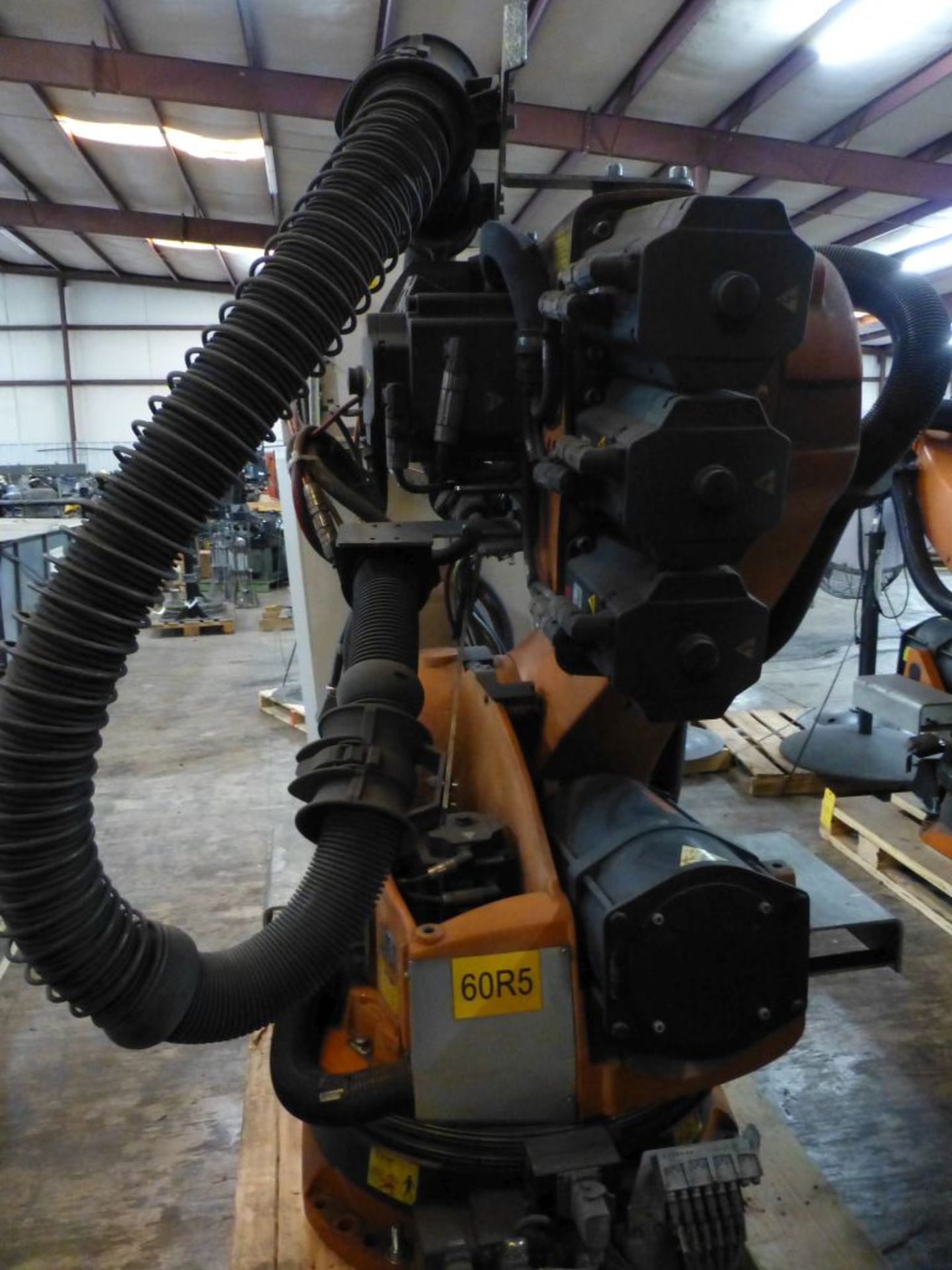 Kuka Robotic Arm w/KRC 2 Controller|Type: KR150-2-2000; Serial No. 902667; MFG: 2005-09; 1267KG - Image 8 of 27