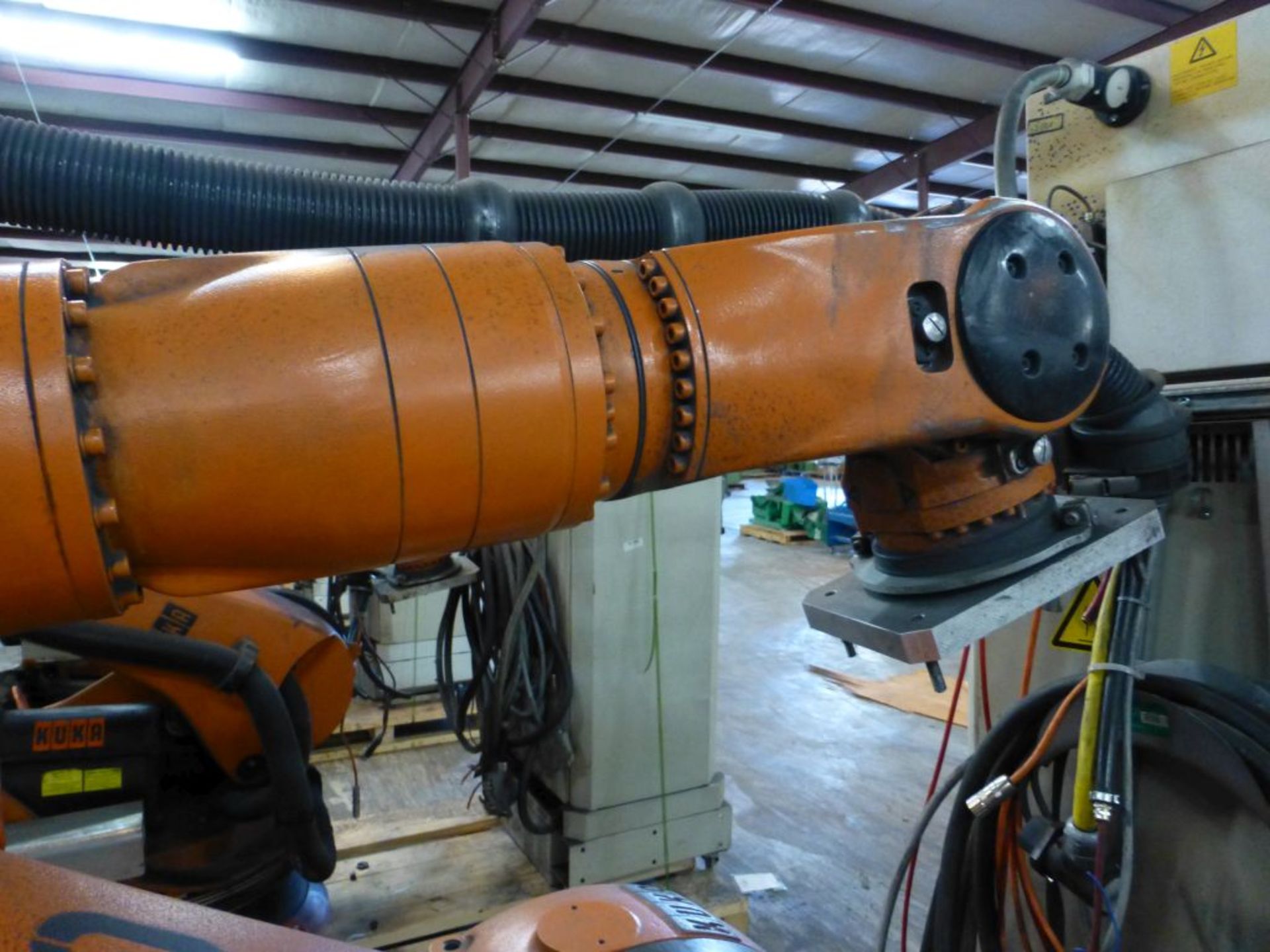 Kuka Robotic Arm w/KRC 2 Controller|Type: KR180 L150-2-2000; Serial No. 902171; MFG: 2005-06; - Image 13 of 30