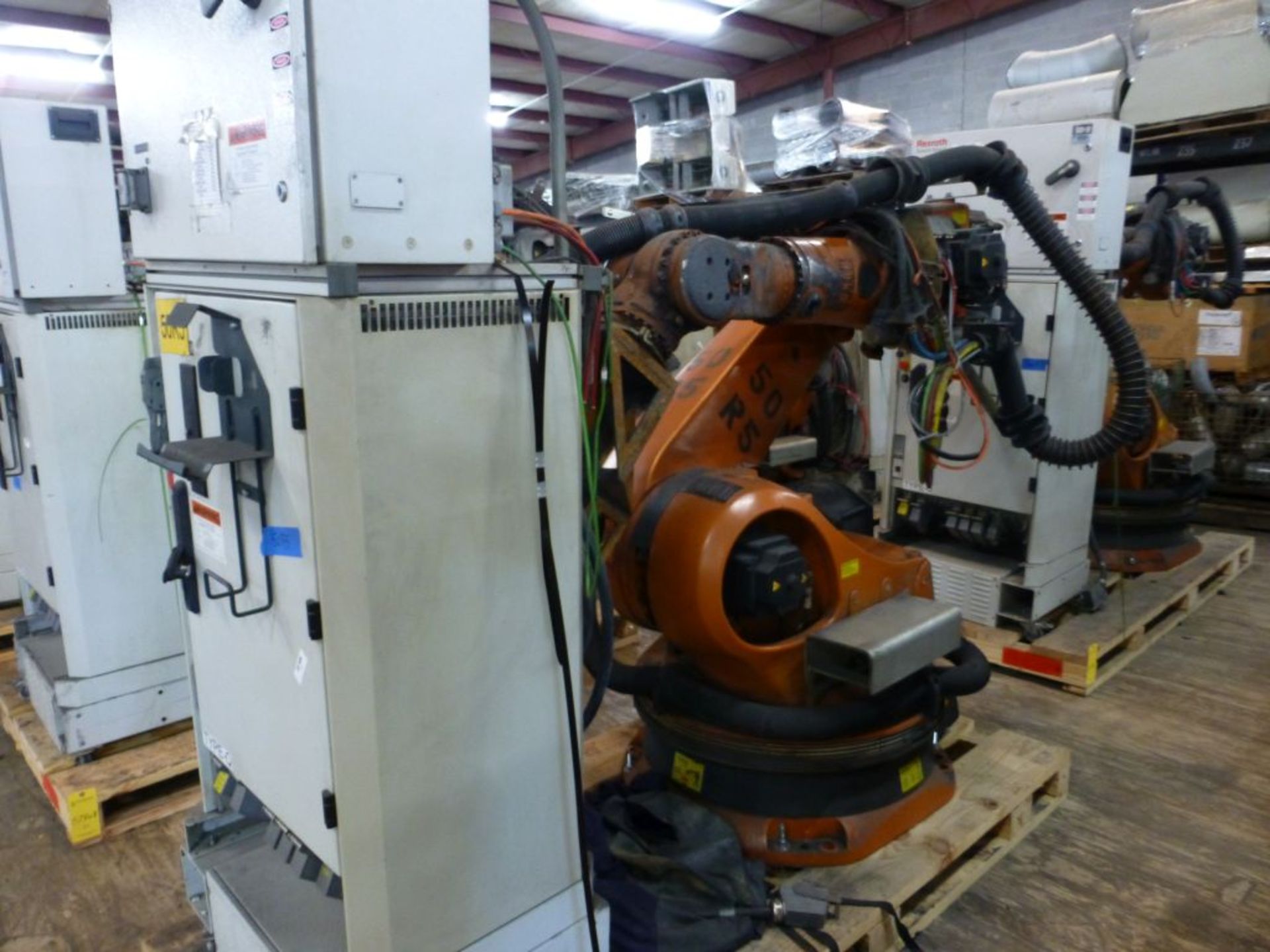 Kuka Robotic Arm w/KRC 2 Controller|Type: KR150-2-2000; Serial No. 902556; MFG: 2005-08; 1267KG