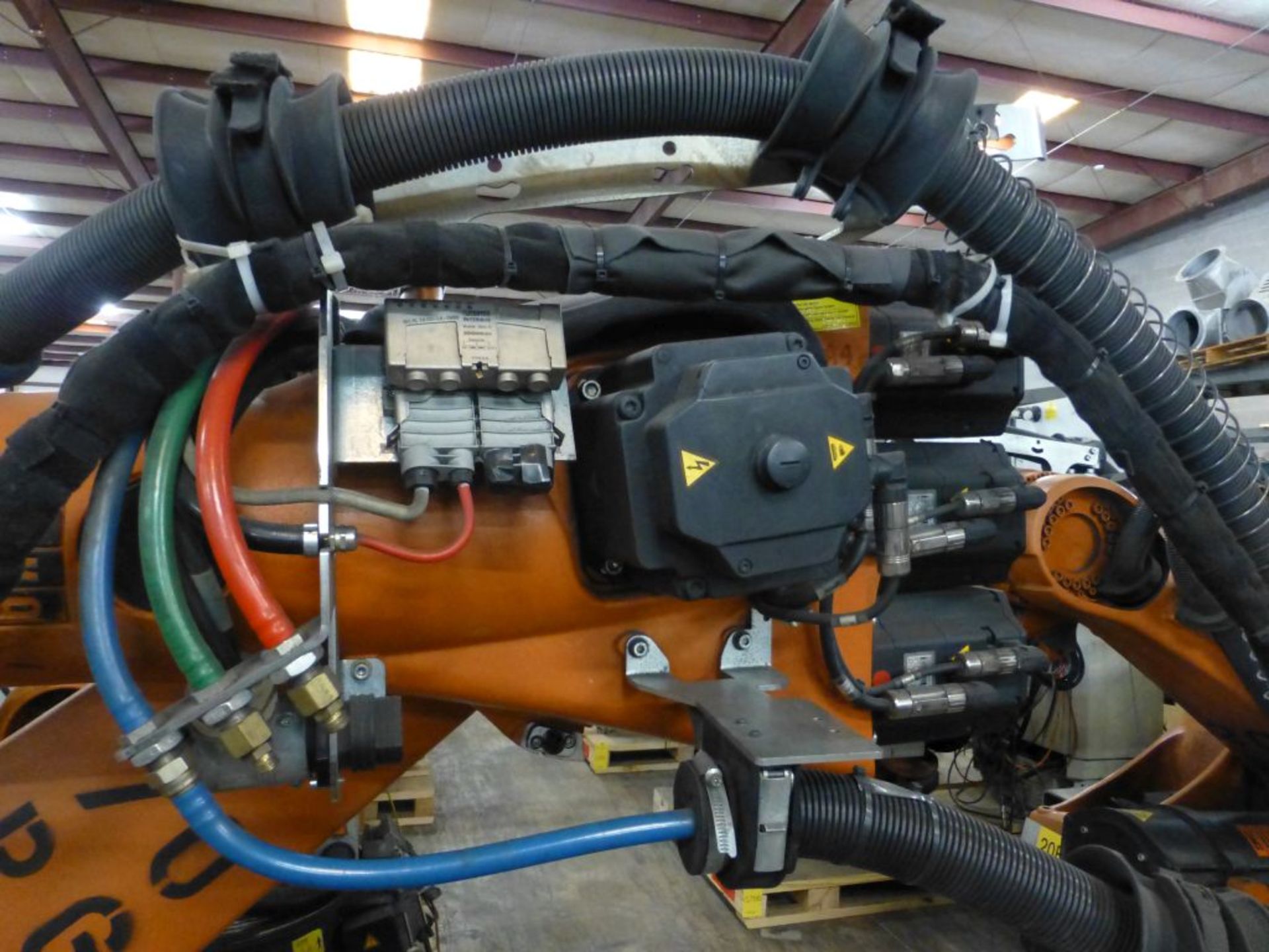 Kuka Robotic Arm w/KRC 2 Controller|Type: KR-150-2-2000; Serial No. 902635; MFG: 2005-06; 1267KG - Image 8 of 24