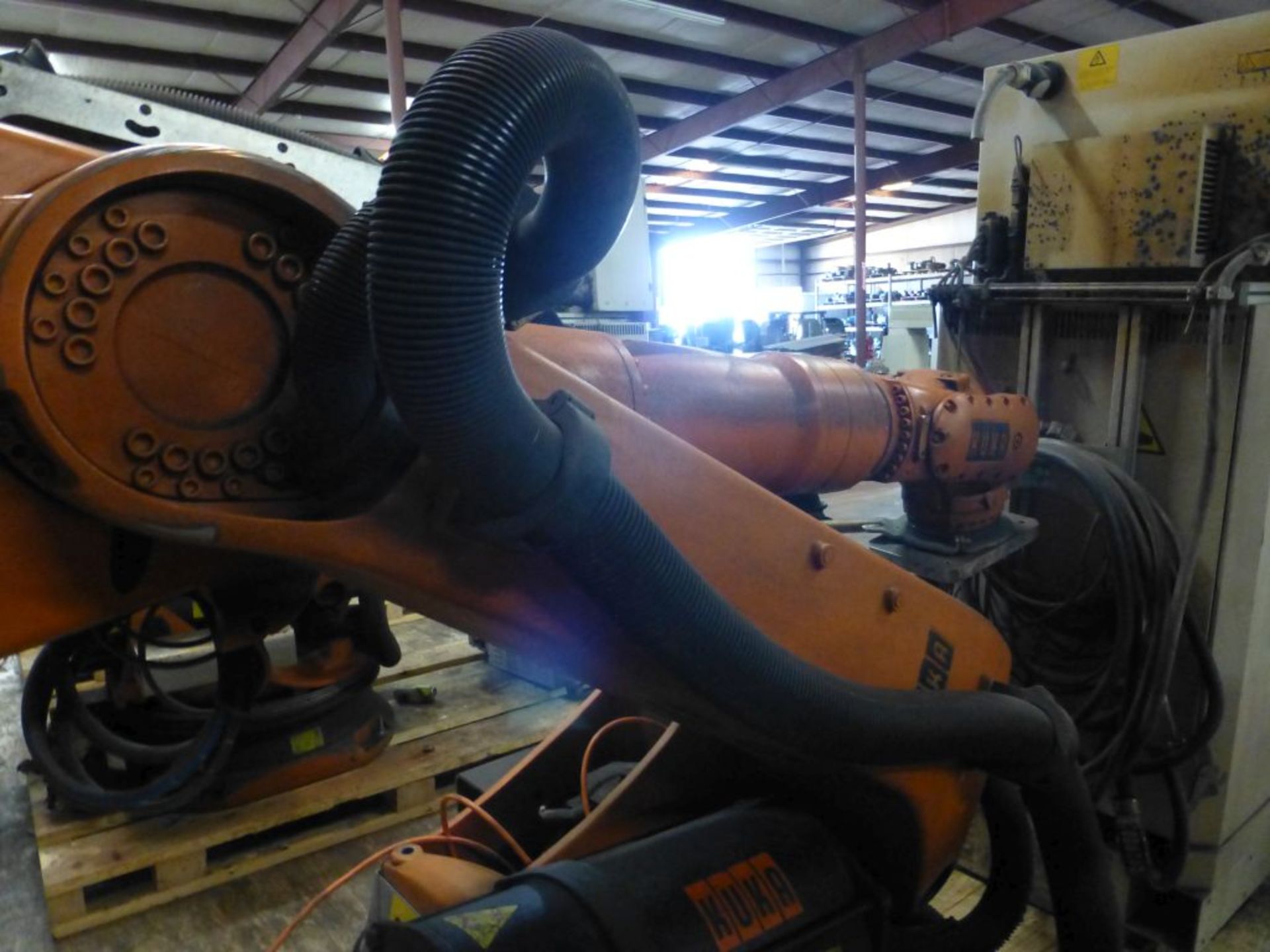 Kuka Robotic Arm w/KRC 2 Controller|Type: KR210 L150-2-2000; Serial No. 902111; MFG: 2005-06; - Image 10 of 29