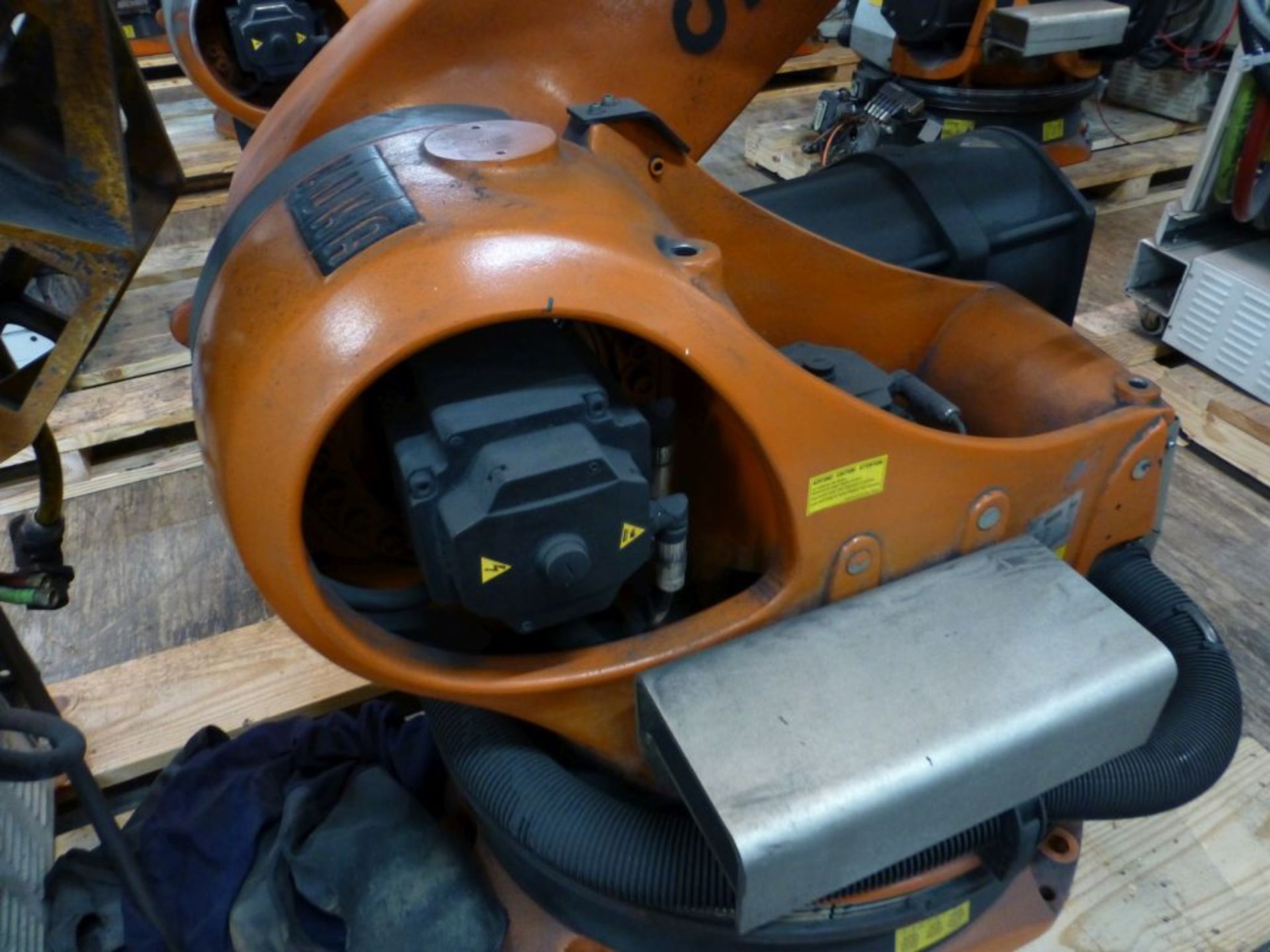 Kuka Robotic Arm w/KRC 2 Controller|Type: KR150-2-2000; Serial No. 902556; MFG: 2005-08; 1267KG - Image 6 of 28