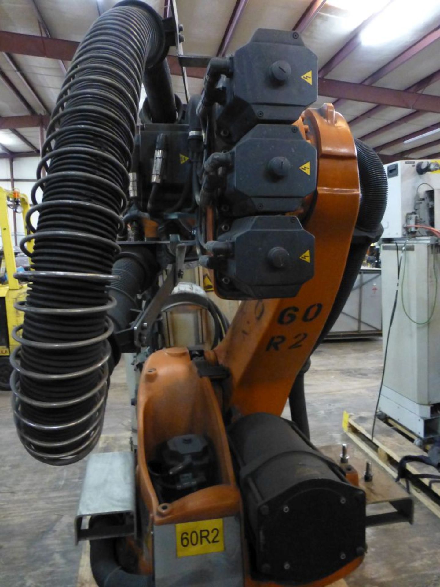 Kuka Robotic Arm w/KRC 2 Controller|Type: KR150-2-2000; Serial No. 902541; MFG: 2005-08; 1267KG - Image 8 of 27