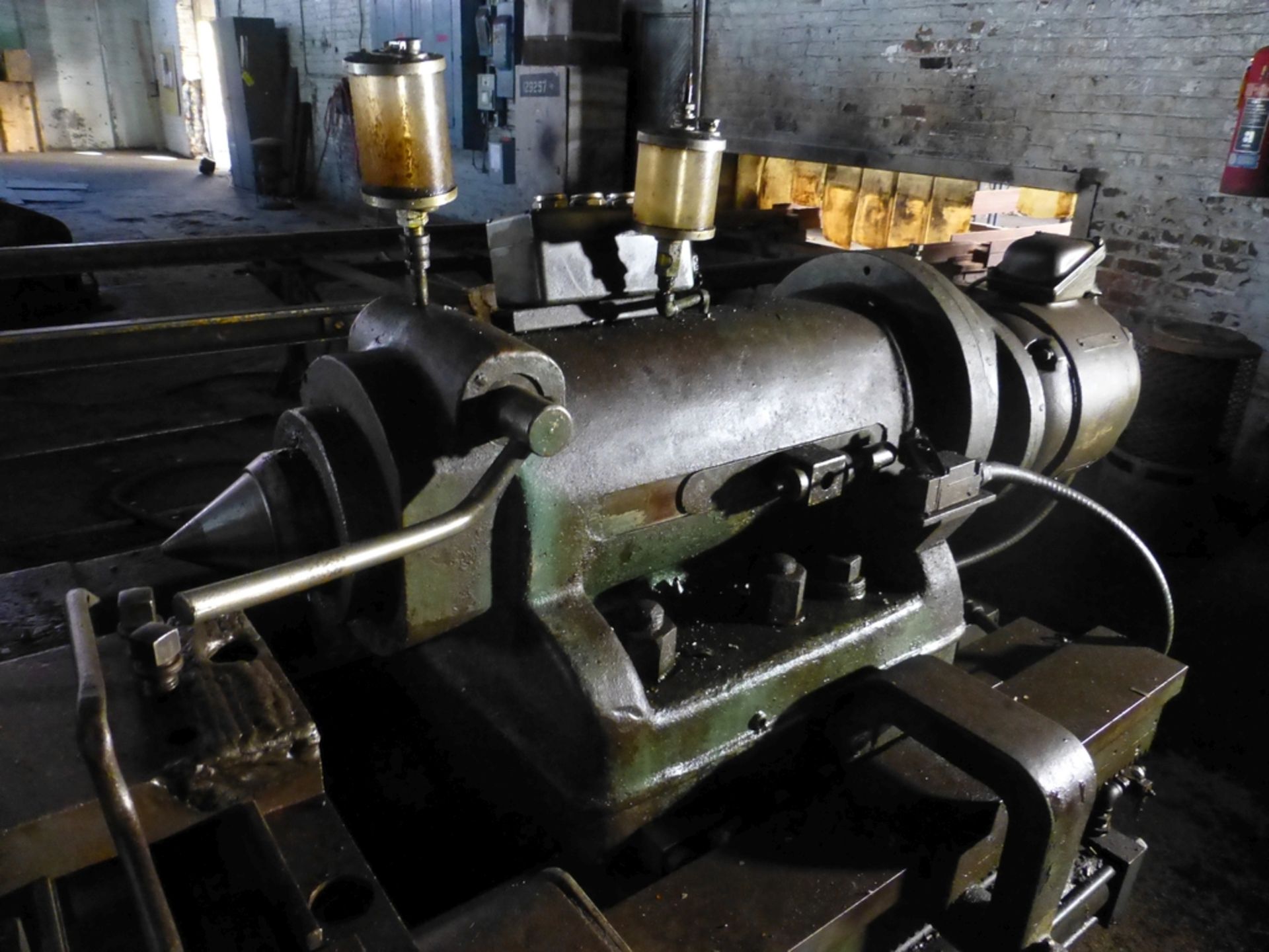Betts Twin Carriage Center Drive Axle Lathe - Image 4 of 10