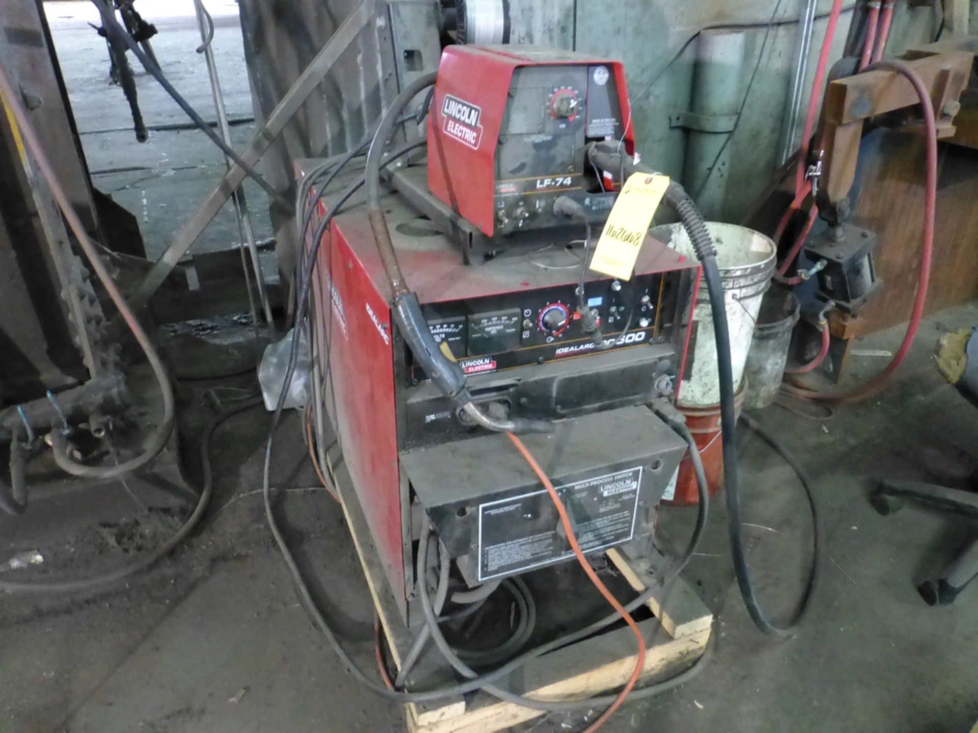 Lincoln Idealarc DC 600 Multi-Process Welder|With LF-74 Wire Feed