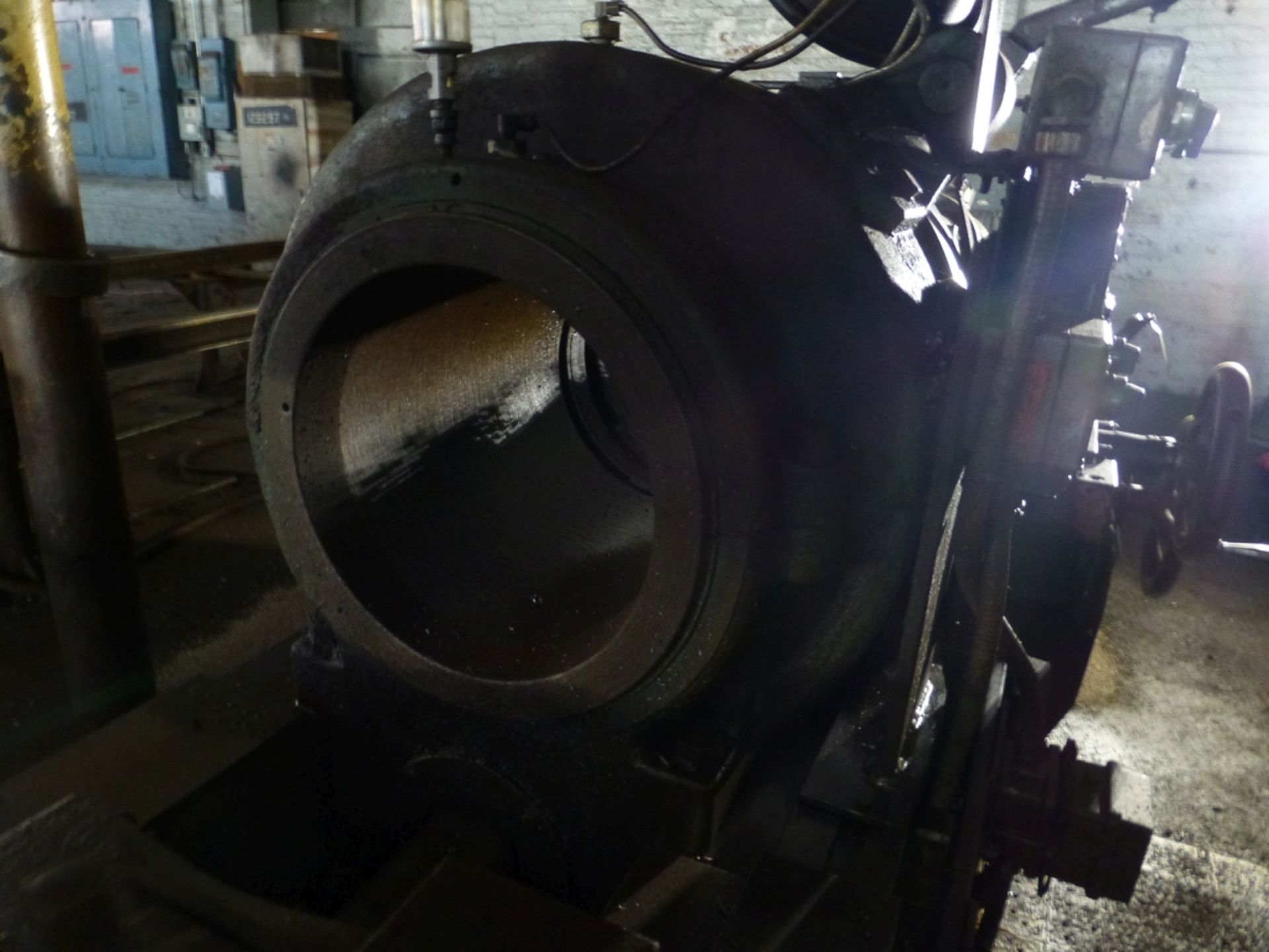 Betts Twin Carriage Center Drive Axle Lathe - Image 6 of 10