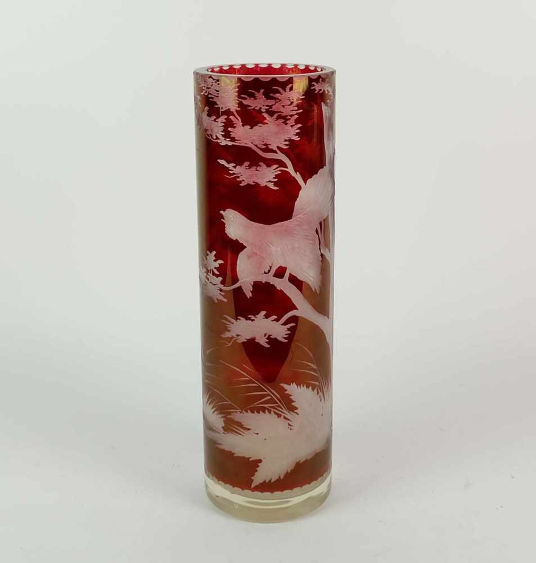 GROßE VASE, Böhmen, frühes 20. Jh., zylindrische Form, farbloses Glas, rubinrot überfangen,