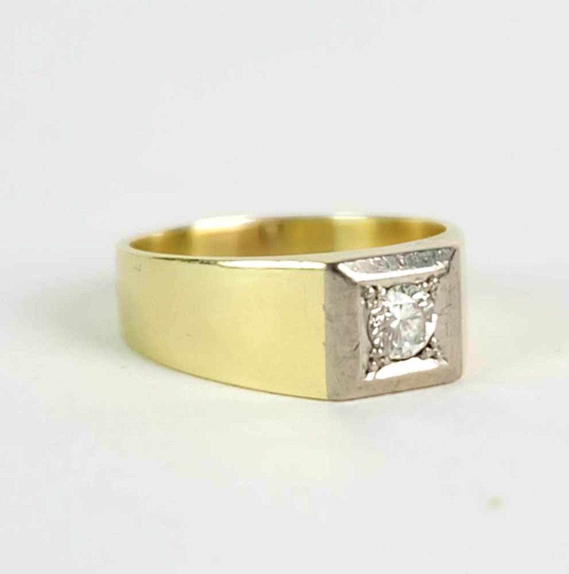 RING, Bandschiene, verlaufend, Brillant, ca. 0,25 ct, MZ, Beschau, ca. 7,1g total 585er-Gold, Dm 1,8