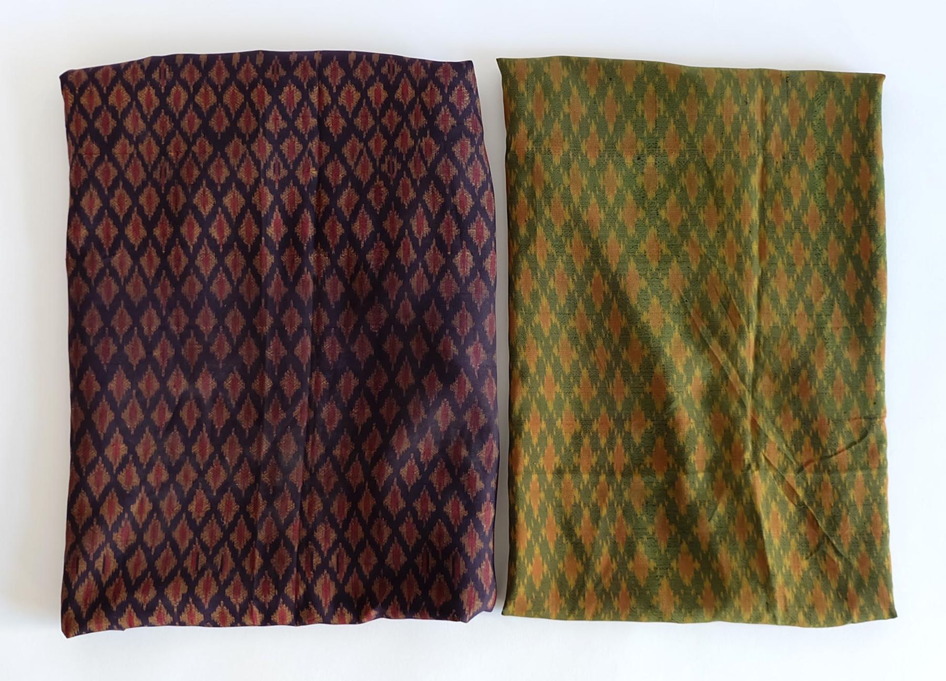 STOFFBAHN/ IKAT, Konvolut von 2, 1.Hälfte - Mitte 20.Jh., Indonesien, Wolle, variierende Farben