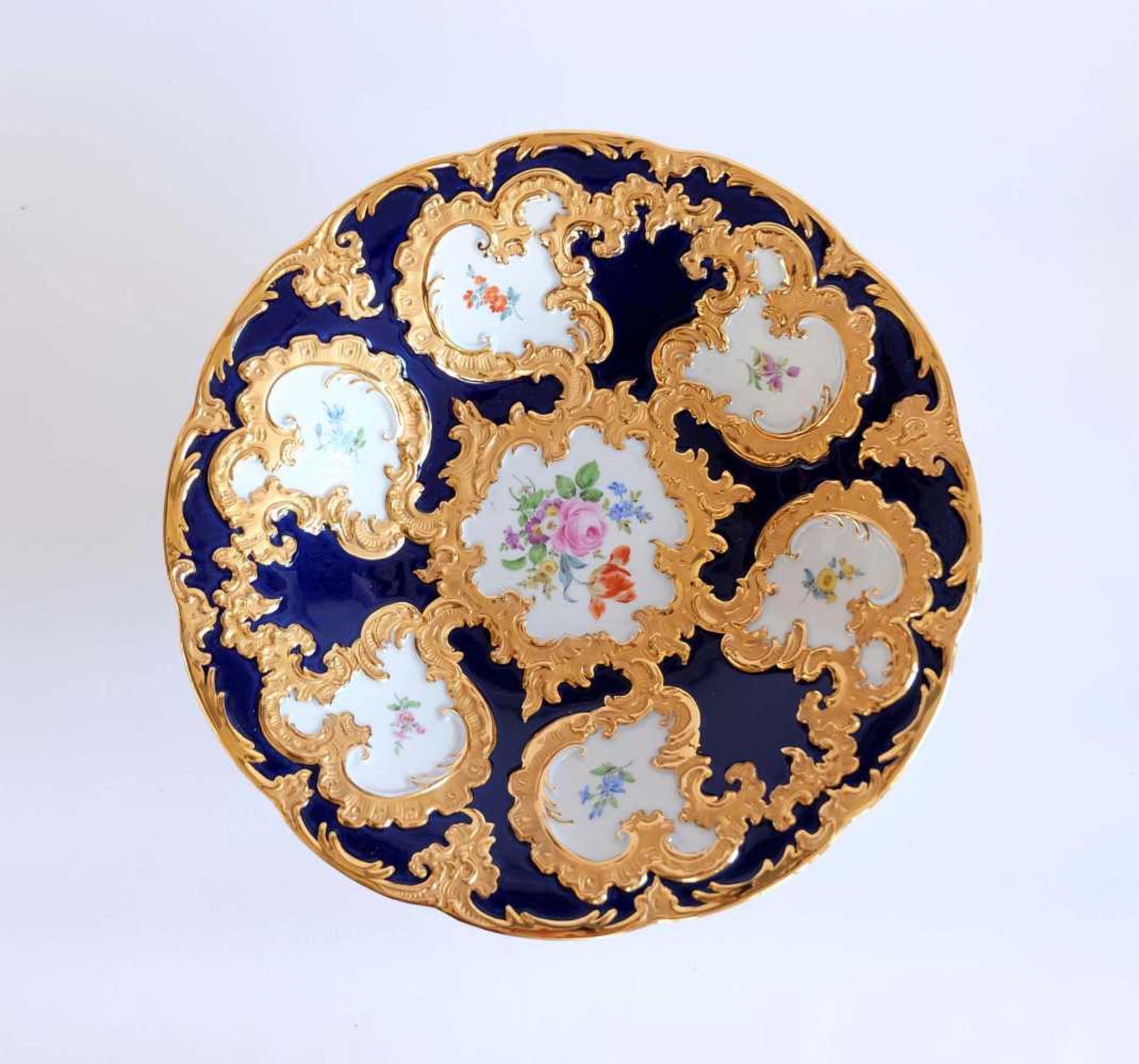 PRUNKSCHALE, Staatl. Porzellanmanufaktur Meissen, Rokoko Stil, kobaltblauer Fond, bunt/Gold, 7