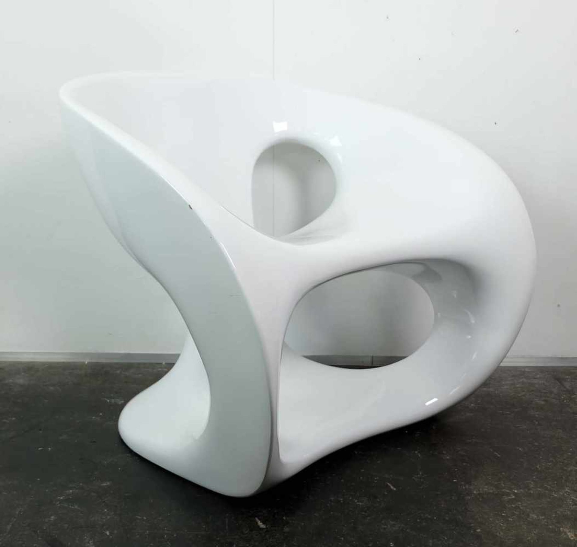 HARA CHAIR, Entwurf Giorgio Gurioli, Herst. Kundalini, Fiberglas/ Weiß, orig. Klebeetikett, 70 x - Bild 2 aus 3