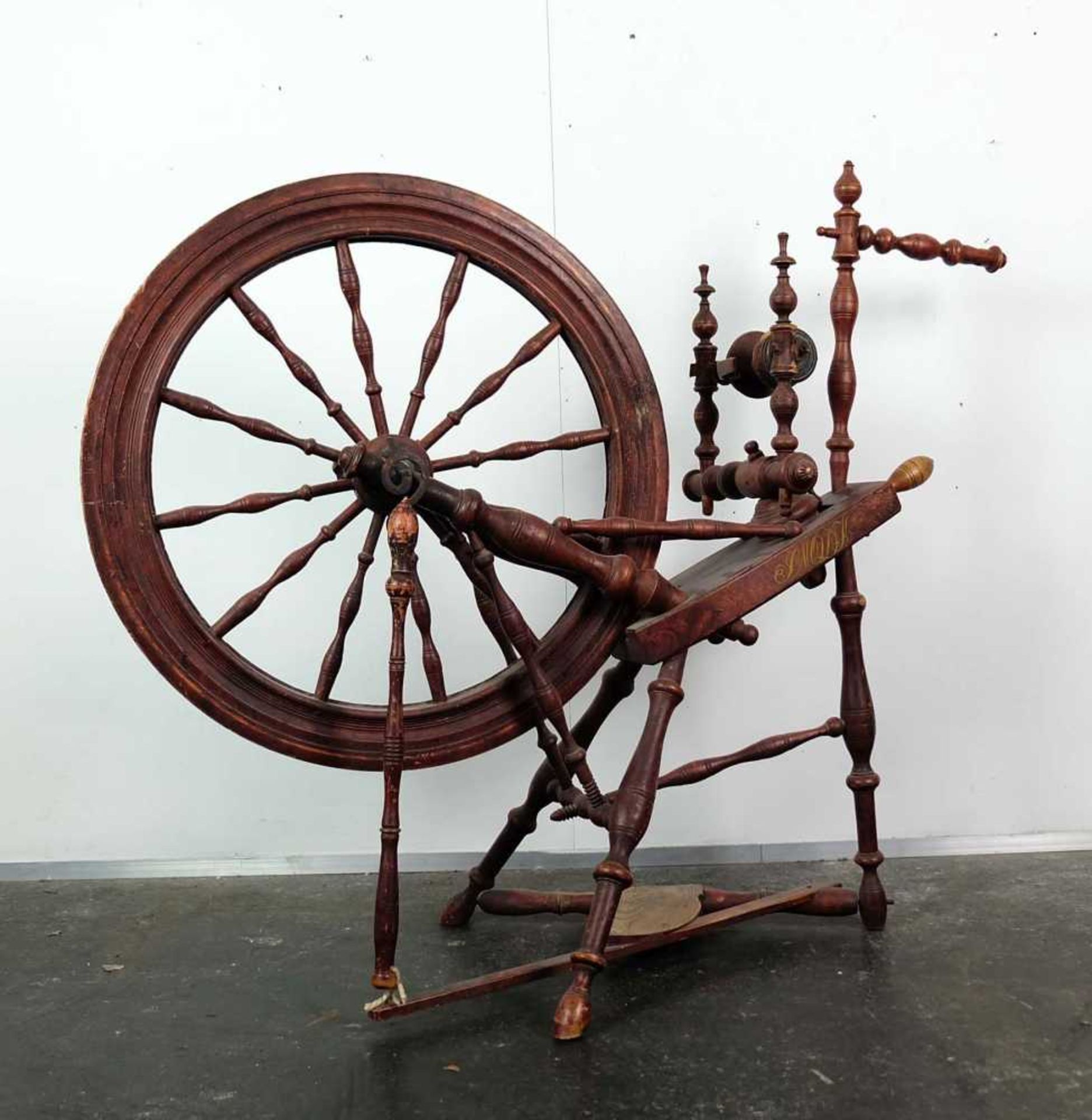 SPINNRAD, Norwegen, Biedermeier Epoche, Drechslerei P.A.S. Kier, 1837, Nadelhölzer, orig. Lasur,