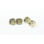 PAAR MANSCHETTENKNÖPFE, 750/ooo Gelbgold, 4 Brillanten von zusammen ca. 0,15 ct., Dm 1,5, 9,0g