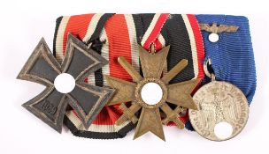 KLEINE ORDENSSPANGE 2. WK, bestehend aus Eisernes Kreuz 2.Kl. 1939; Kriegsverdienstkreuz 2.K. 1939