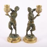 PAAR FIGÜRLICHE LEUCHTER, in Form eines Satyrpaares, Bronze, grünlich patiniert, H 22, FRANKREICH,