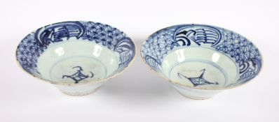 PAAR SCHALEN, Porzellan, Unterglasurblau dekoriert, Dm 17,5, ber., CHINA, um 1800