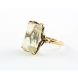 DAMENRING, Gelbgold, besetzt mit einem Citrin im Emerald-Cut von ca. 12,7 ct., RG 55, 6,8g, M.20.