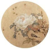 TANG SHIXIA (1904-1993), Fächerbild, Tusche und Farben auf Goldpapier, Bienen über einer blühenden