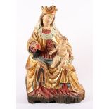 THRONENDE MADONNA MIT KIND UND APFEL, altes Eichenholz, farbig gefasst, vergoldet, H 54, DEUTSCH,